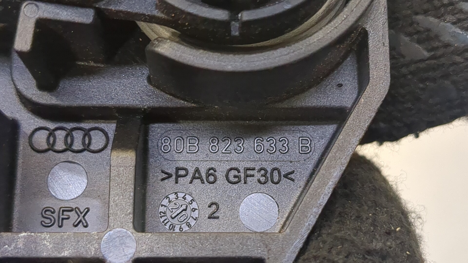 Ручка открывания капота