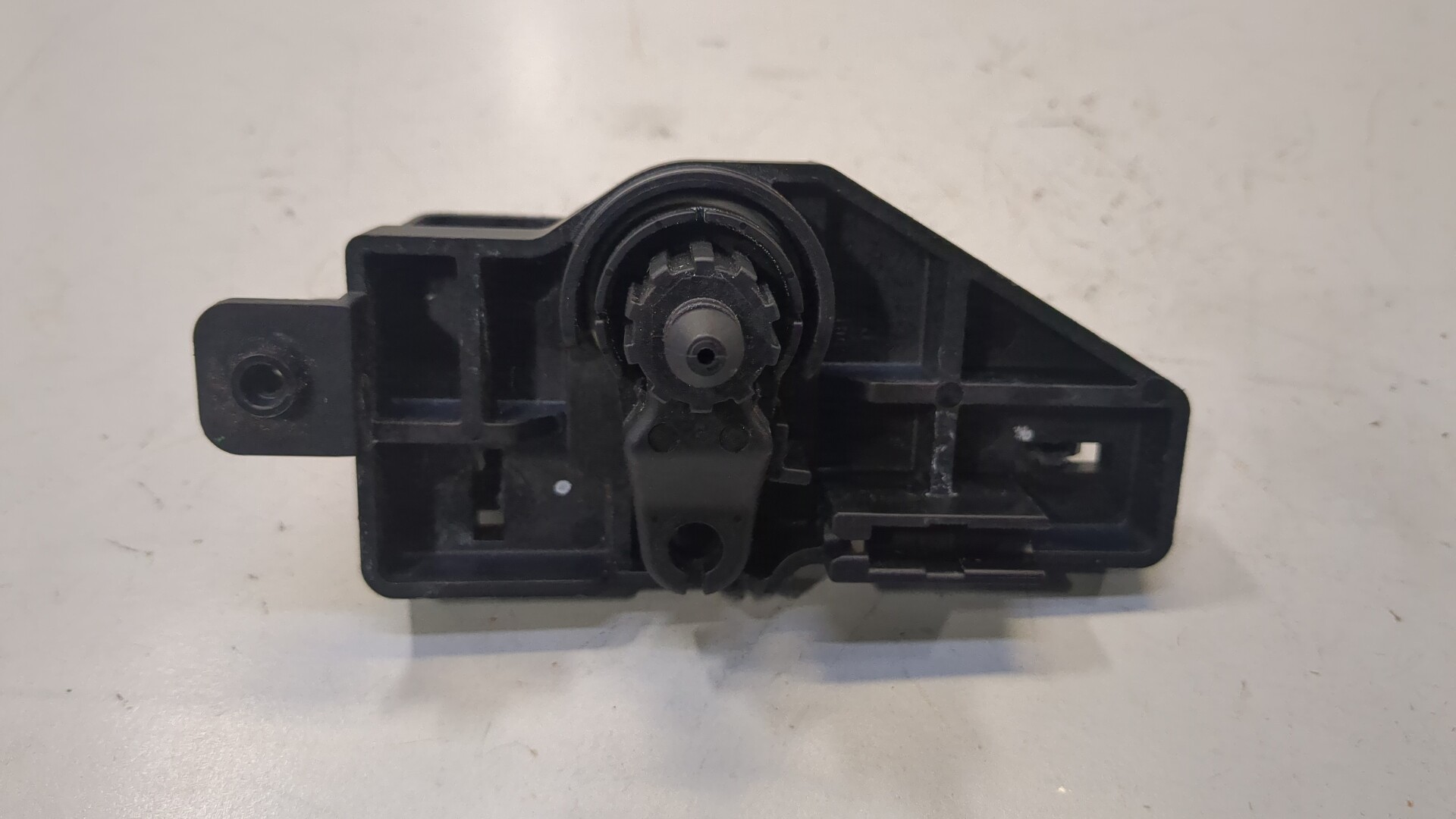 Ручка открывания капота