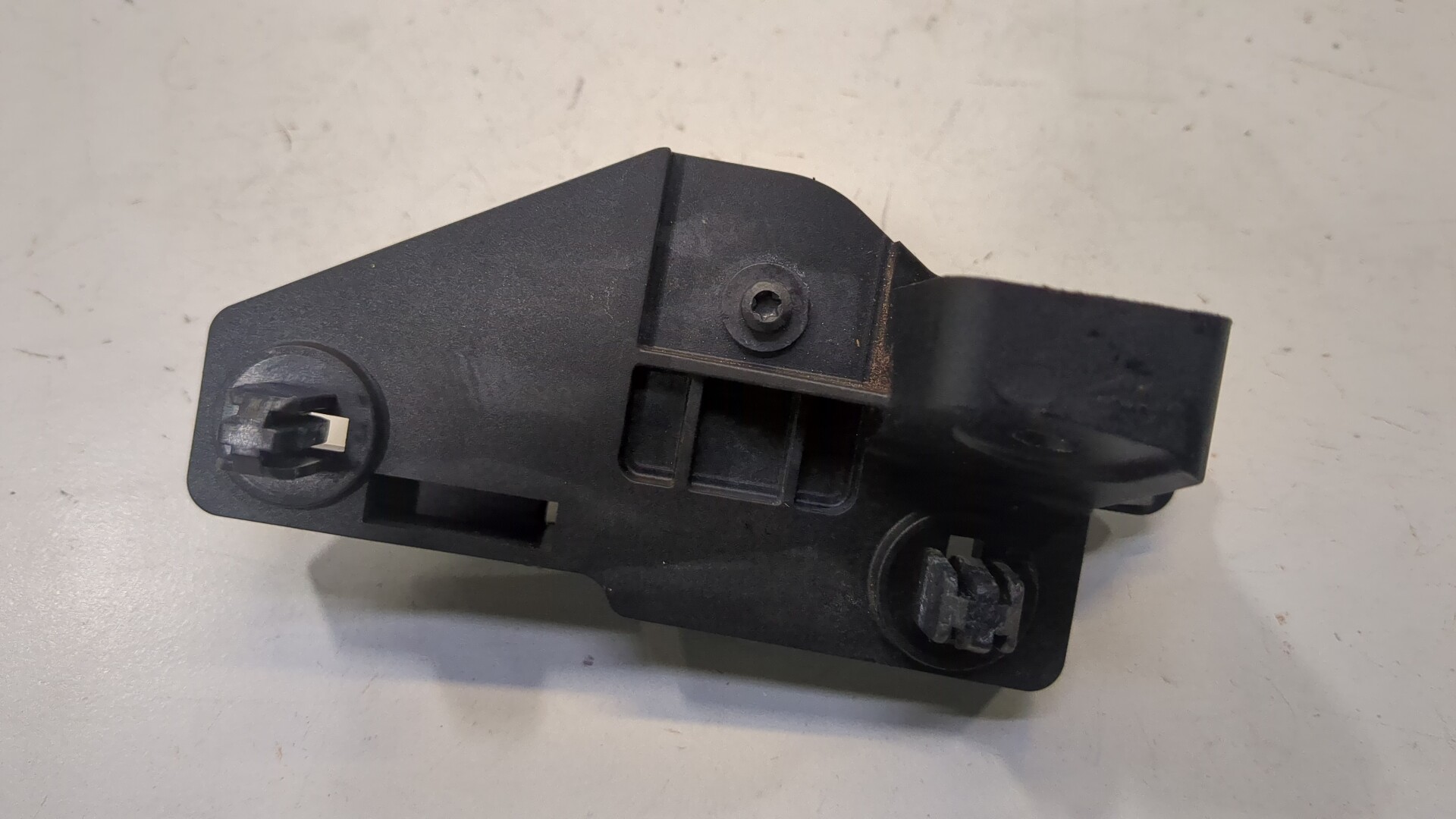 Ручка открывания капота