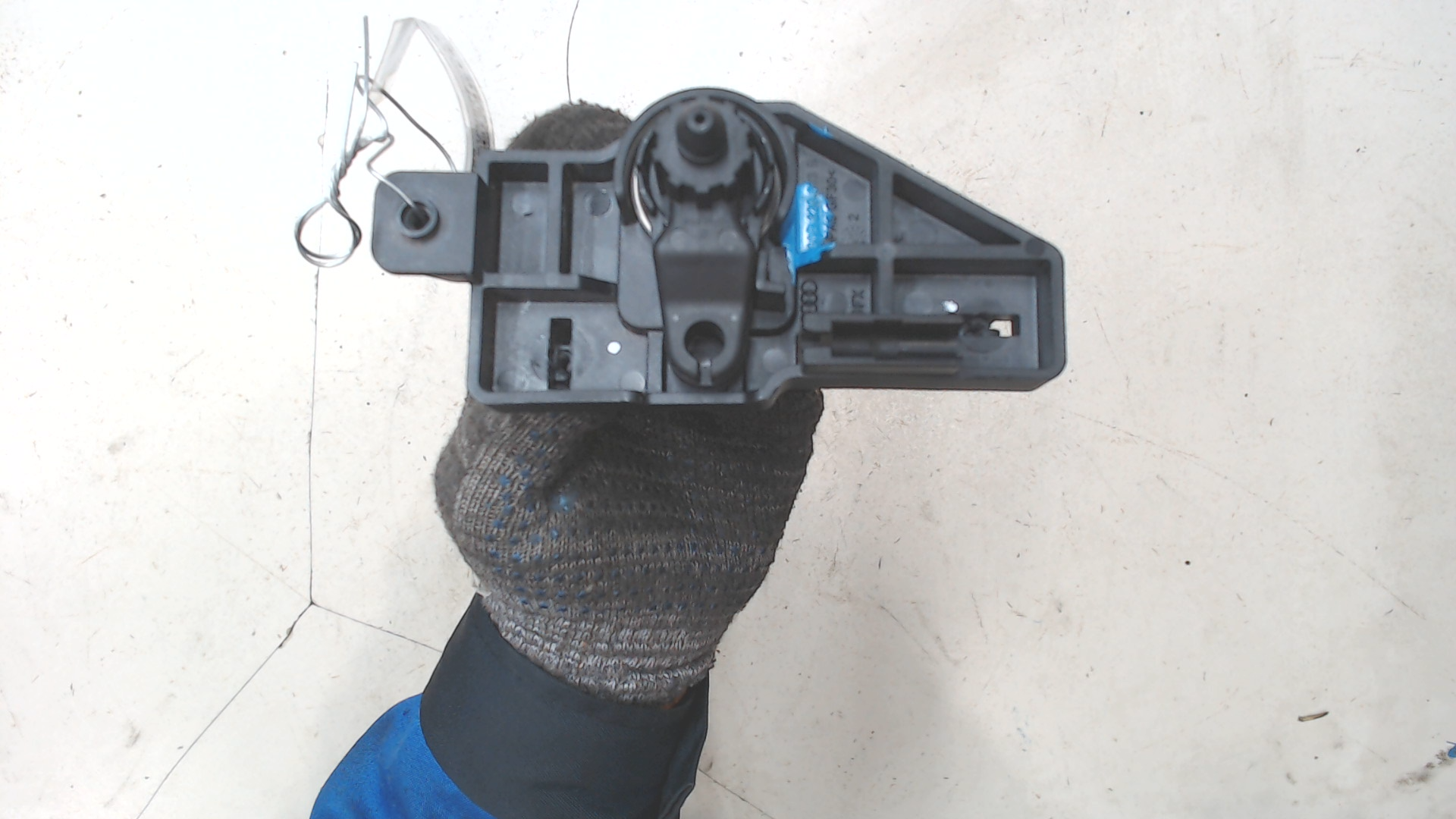 Ручка открывания капота