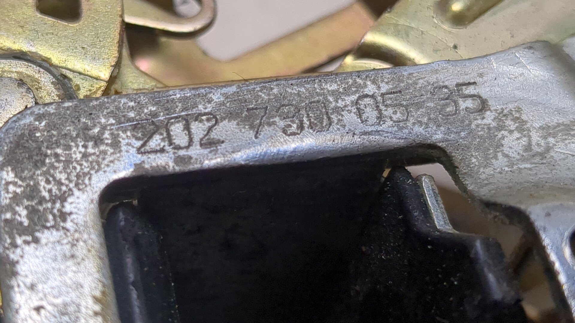 Замок двери задней левой