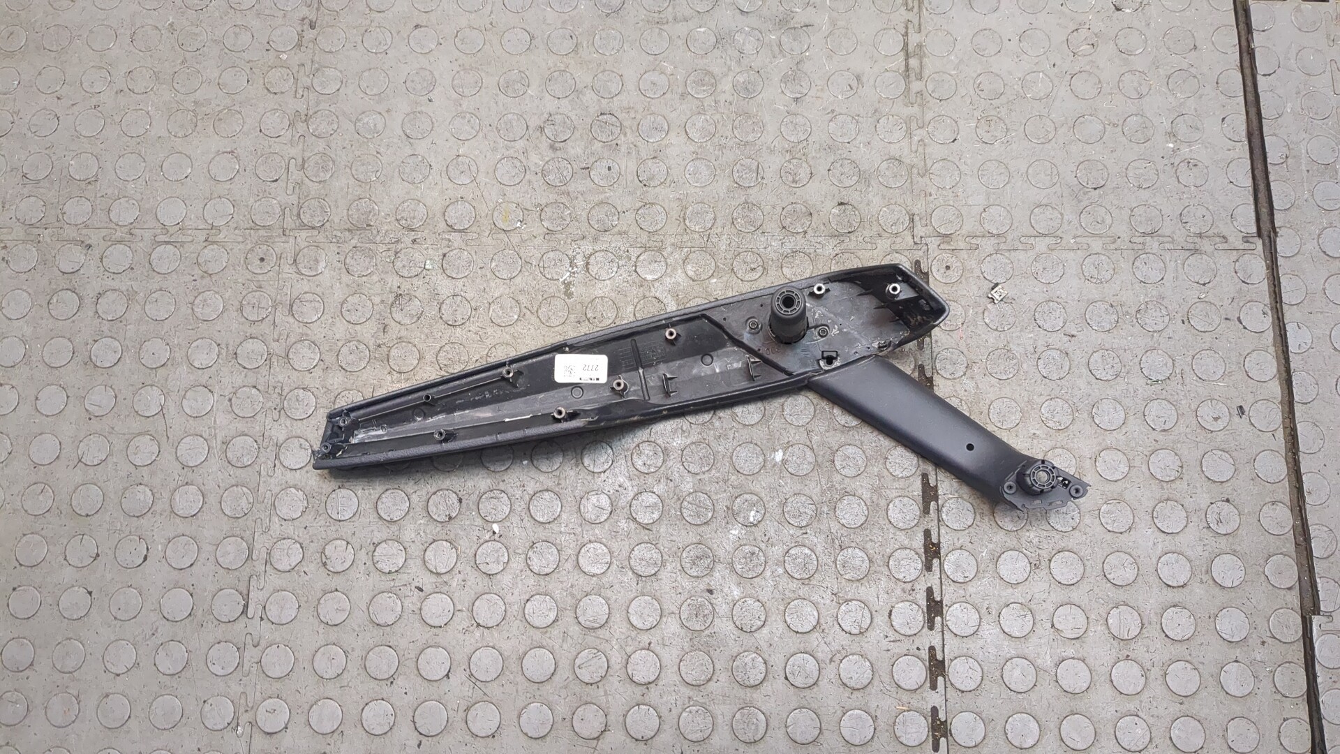 Ручка двери передней внутренняя левая