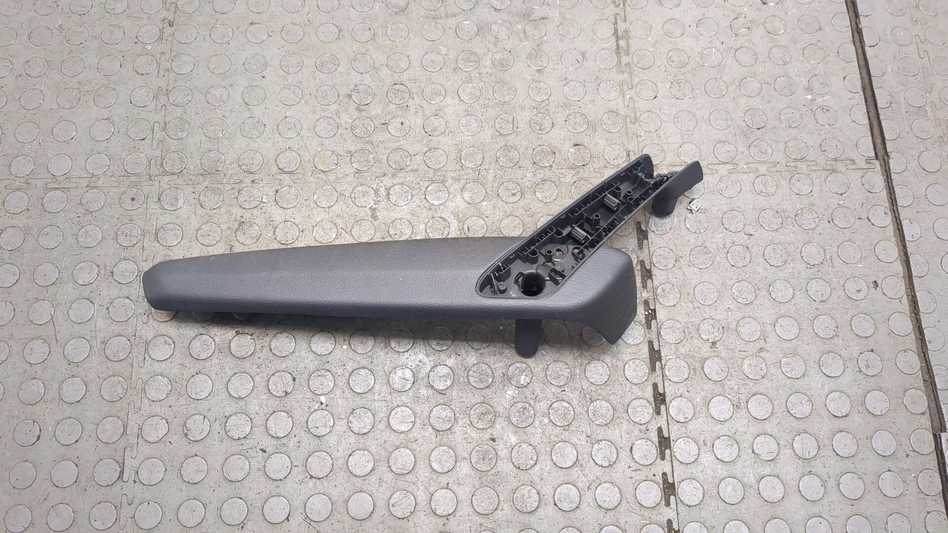 Ручка двери передней внутренняя левая