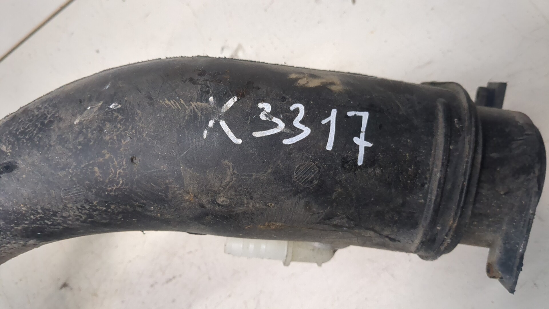 Горловина топливного бака