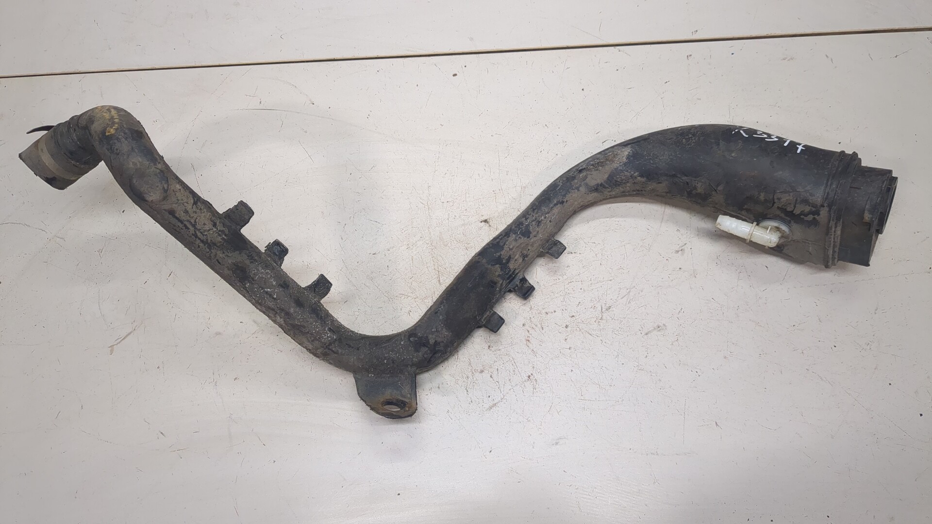 Горловина топливного бака