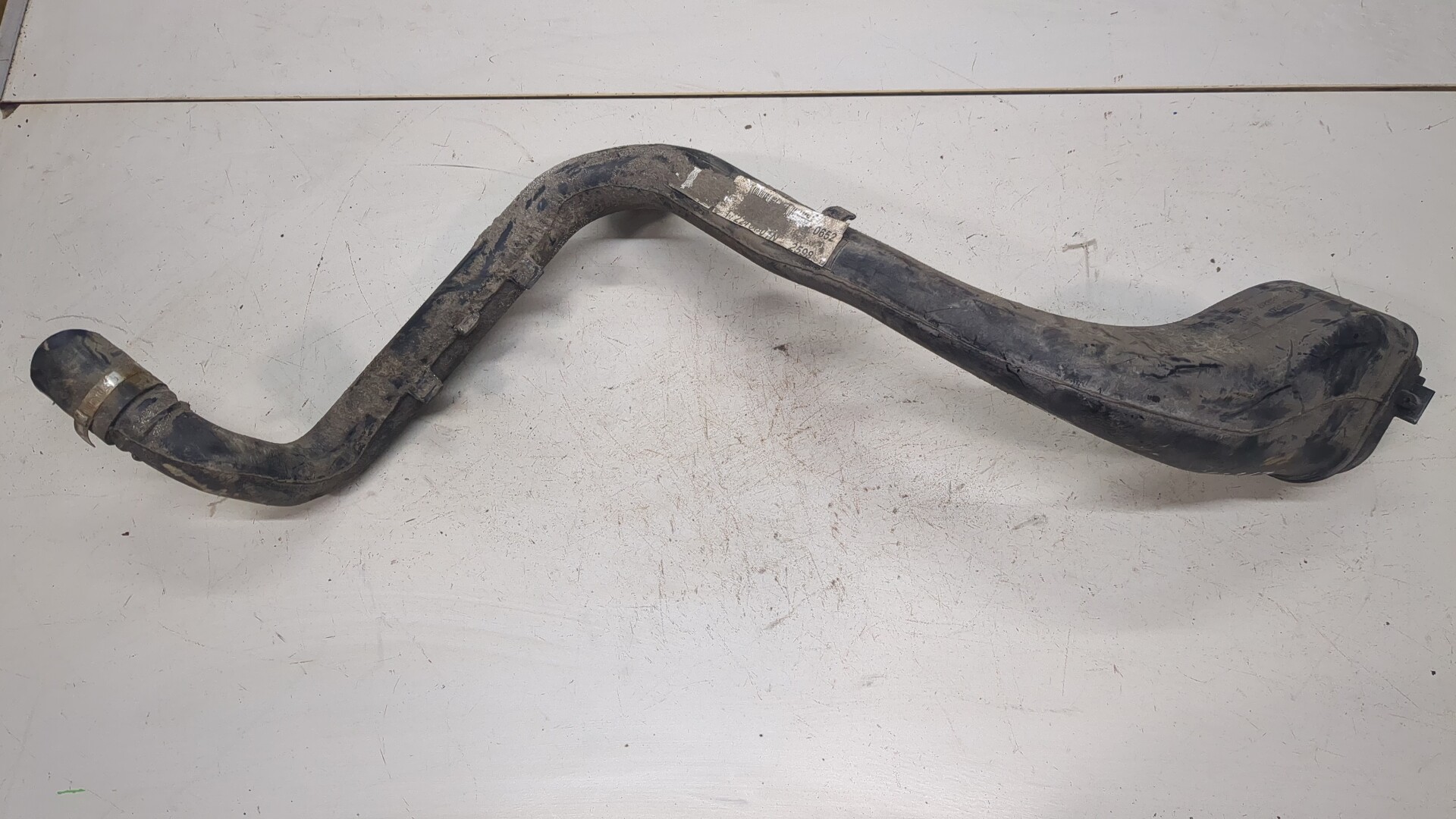 Горловина топливного бака