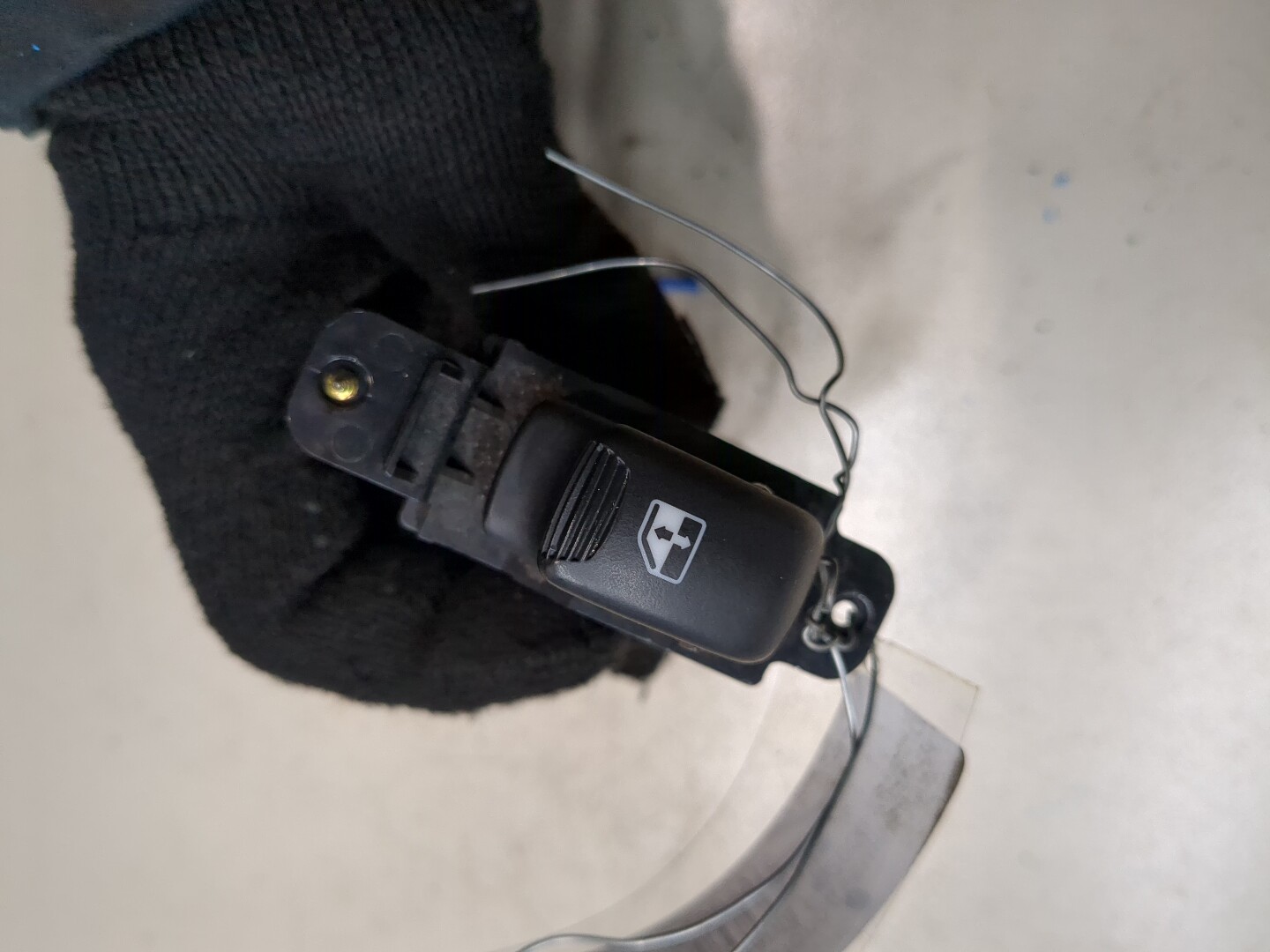 Кнопка стеклоподъемника