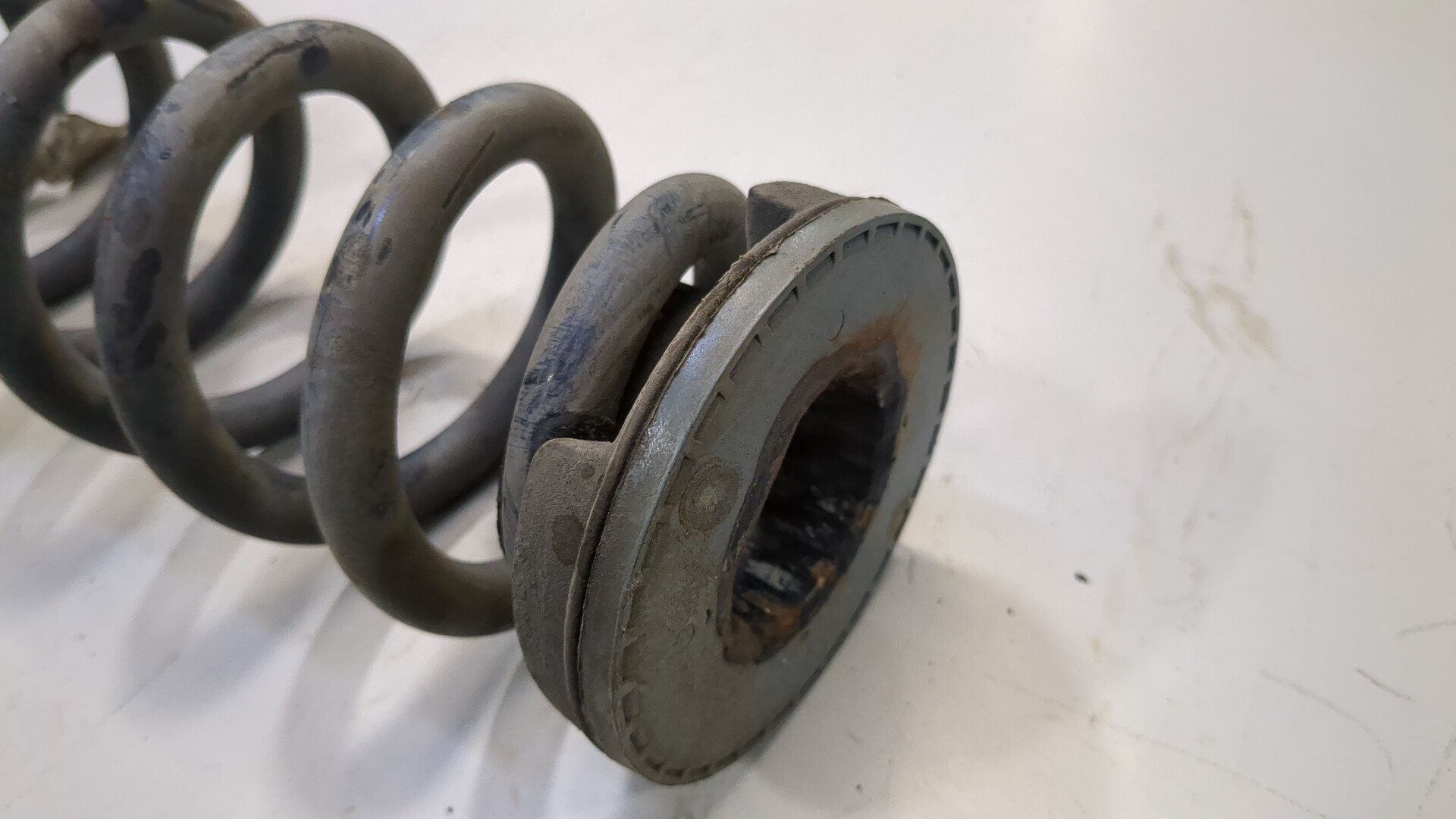 Пружина задняя