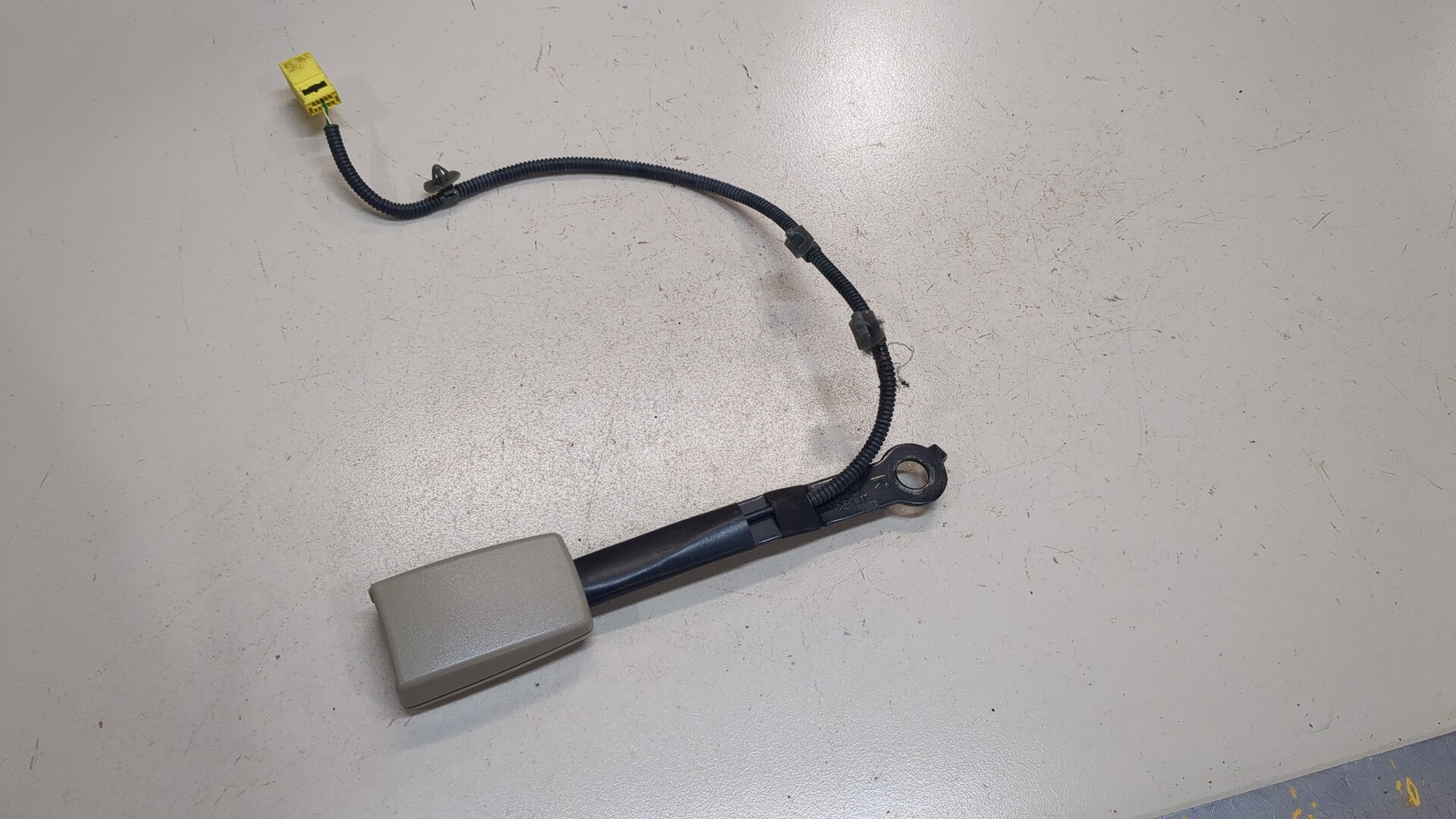 Ответная часть ремня безопасности