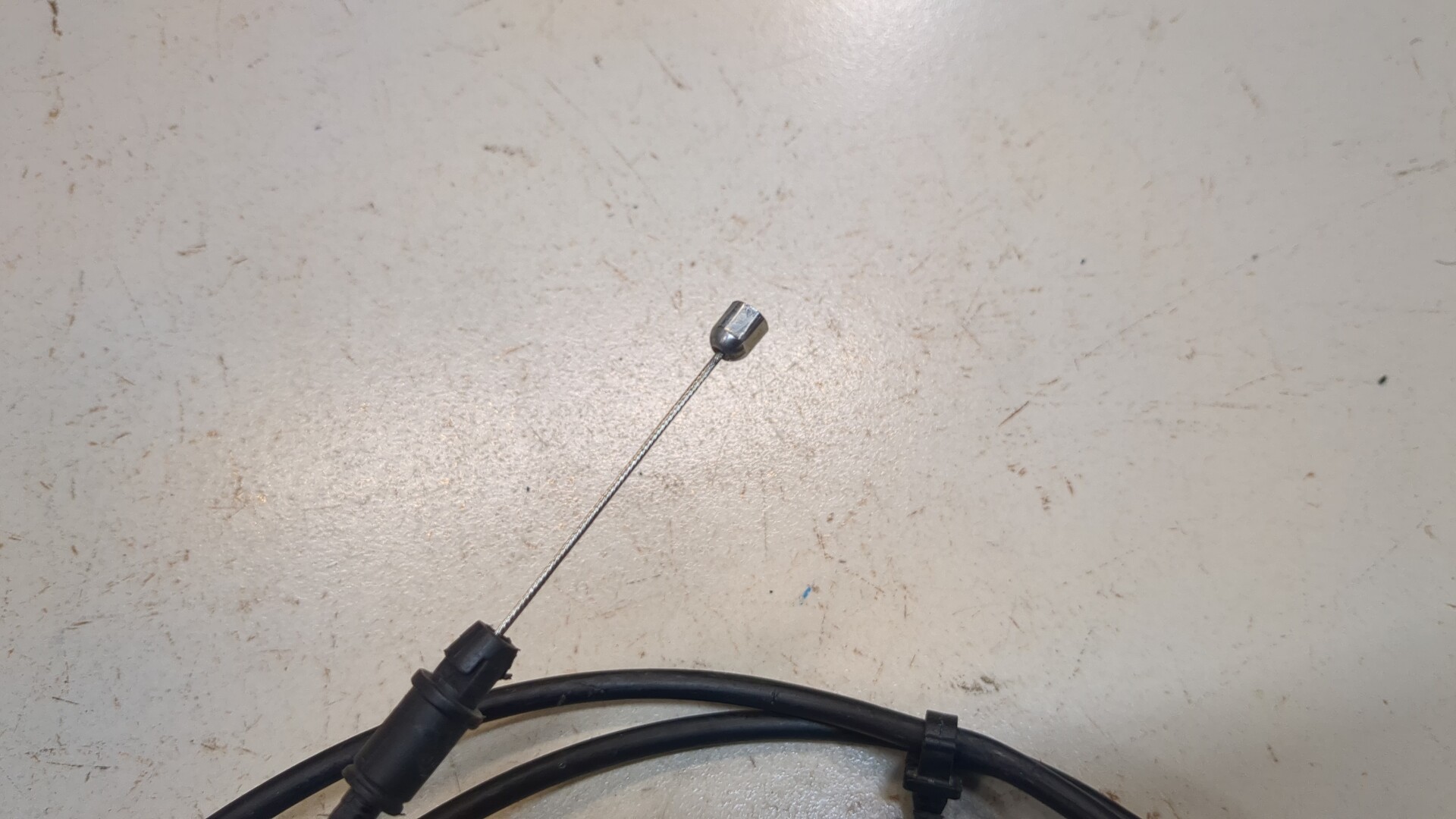 Трос открывания капота