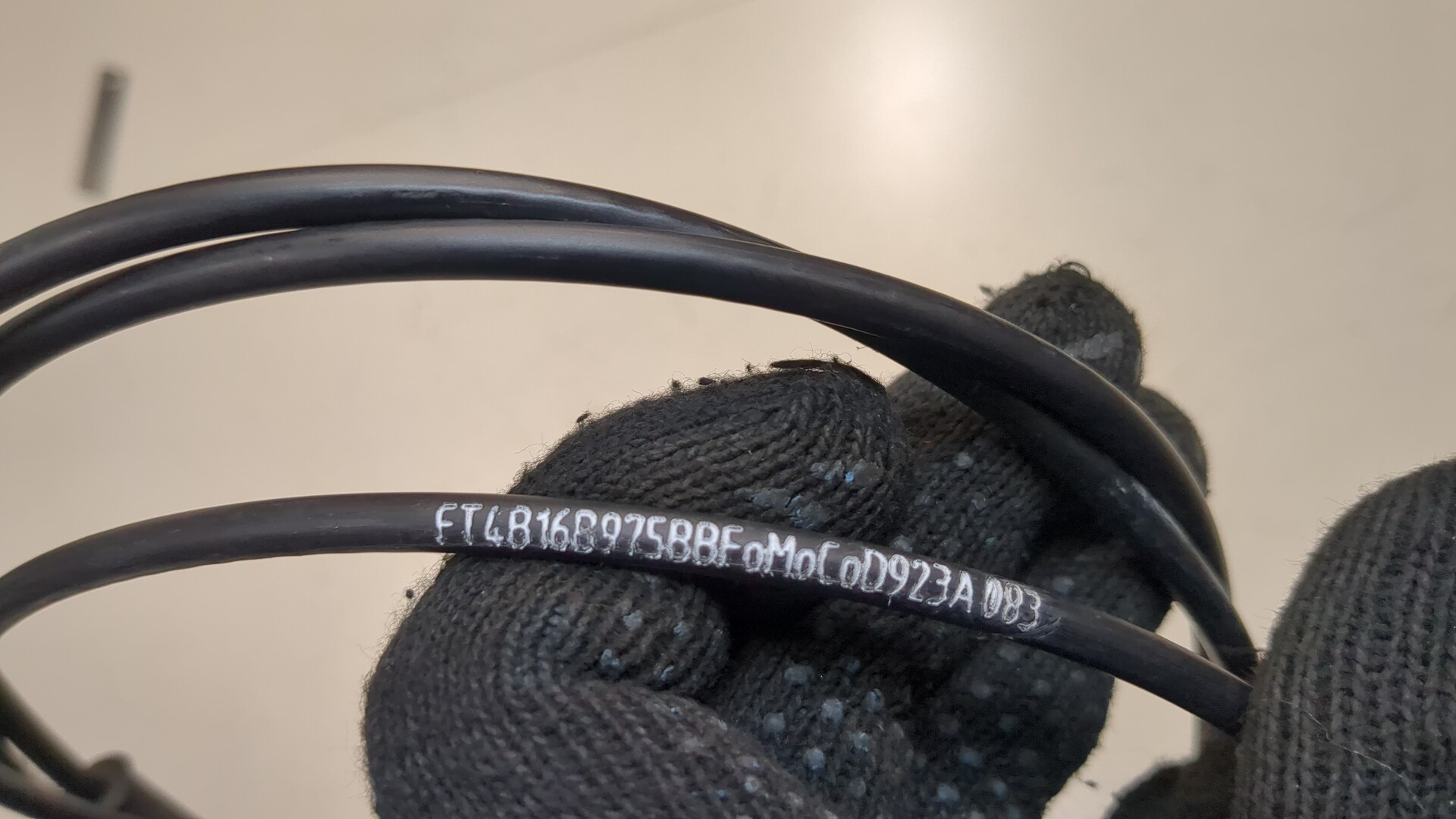 Трос открывания капота