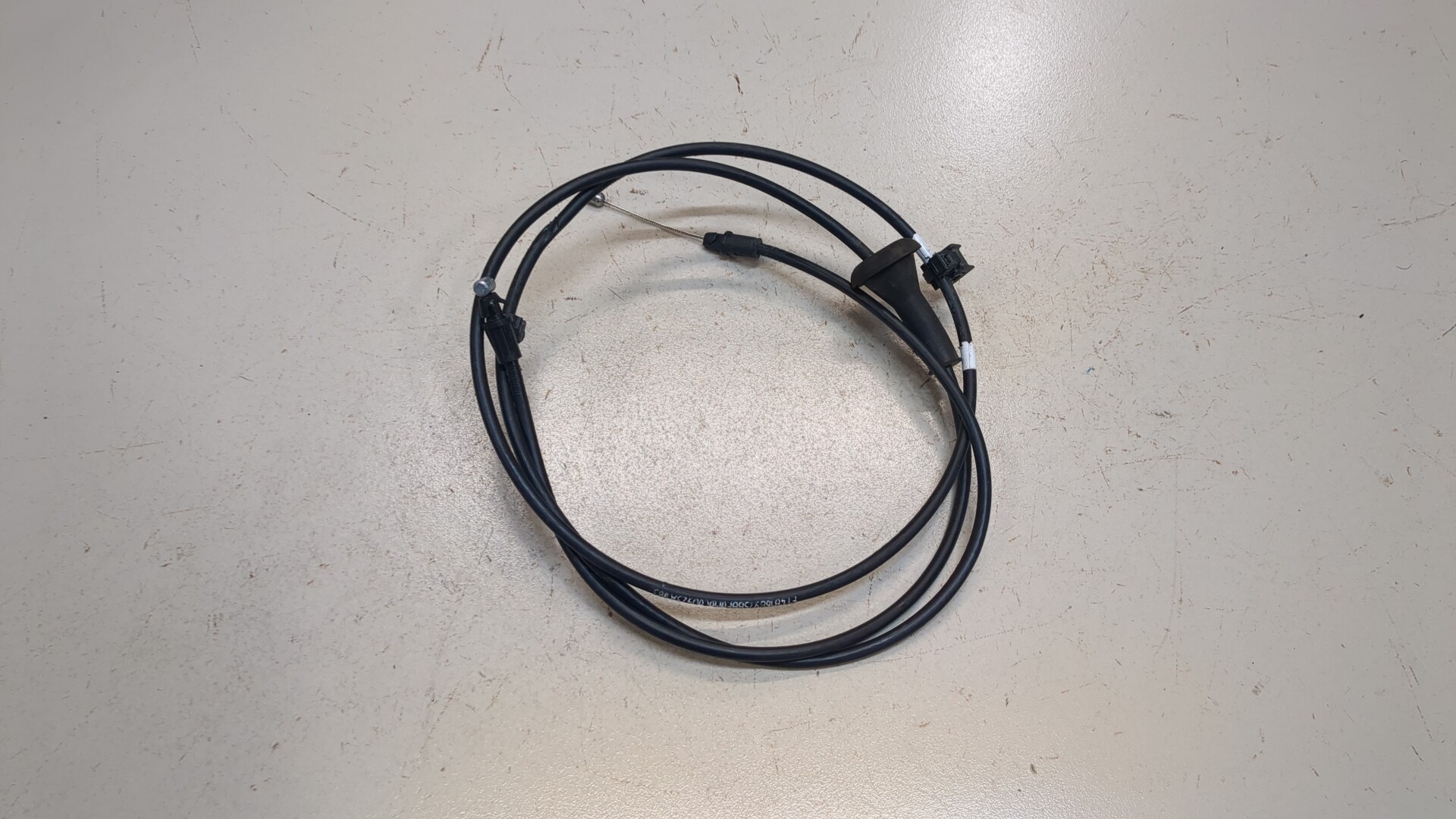 Трос открывания капота