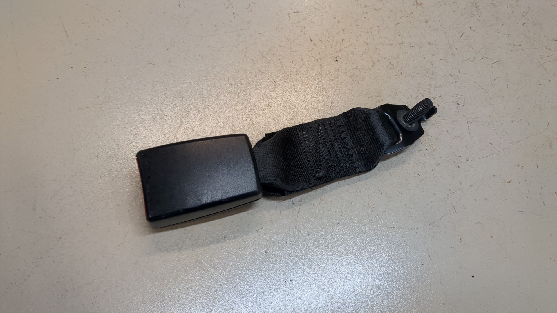 Ответная часть ремня безопасности