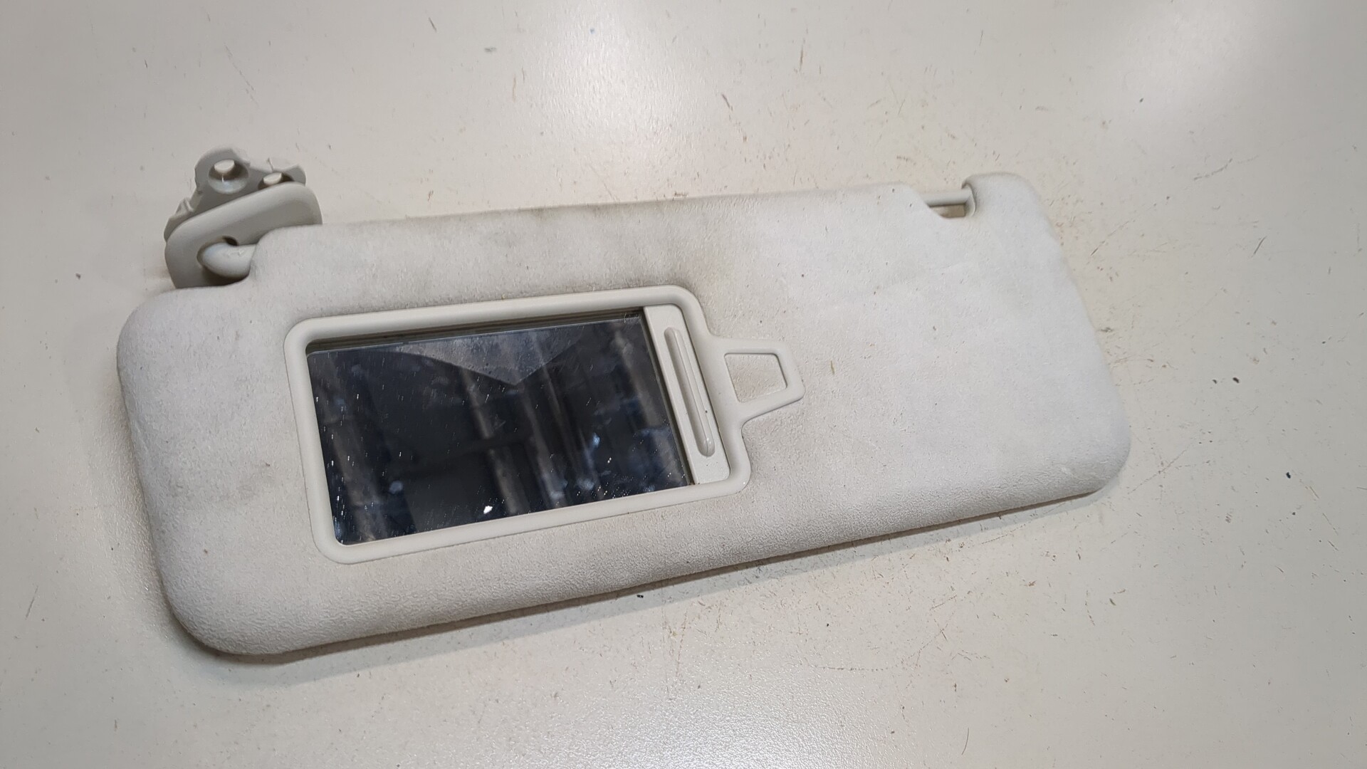 Козырек солнцезащитный