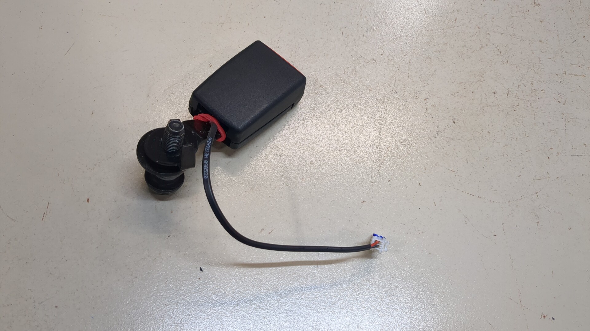 Ответная часть ремня безопасности