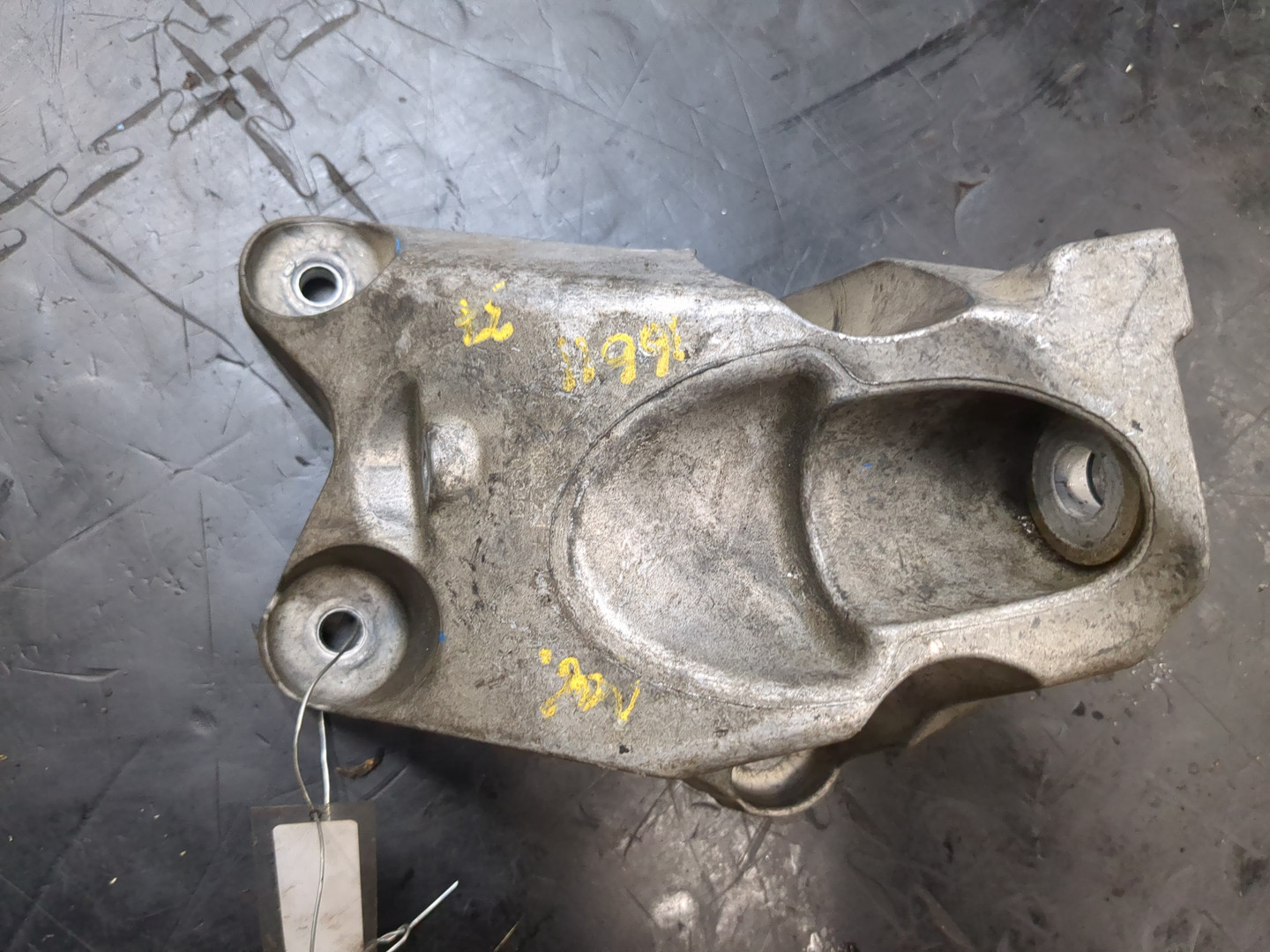 Кронштейн двигателя