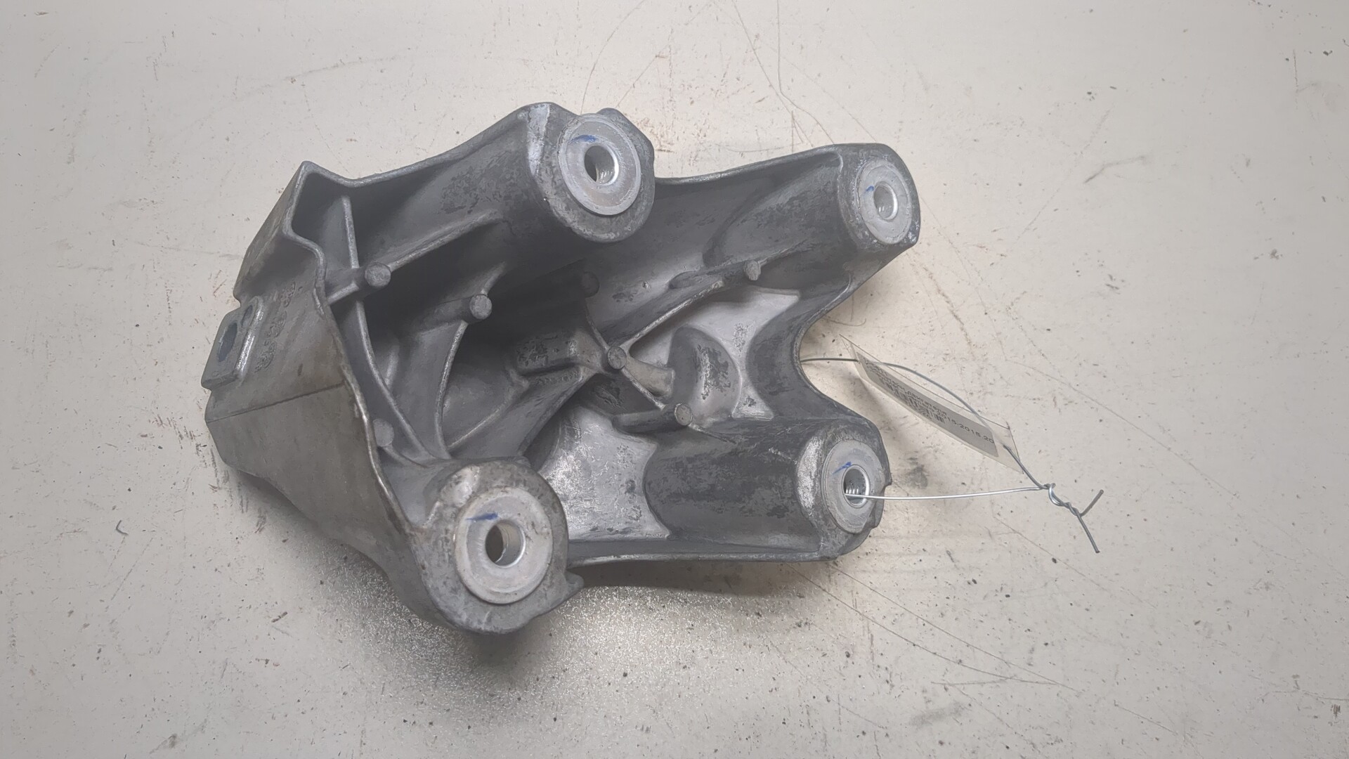 Кронштейн двигателя