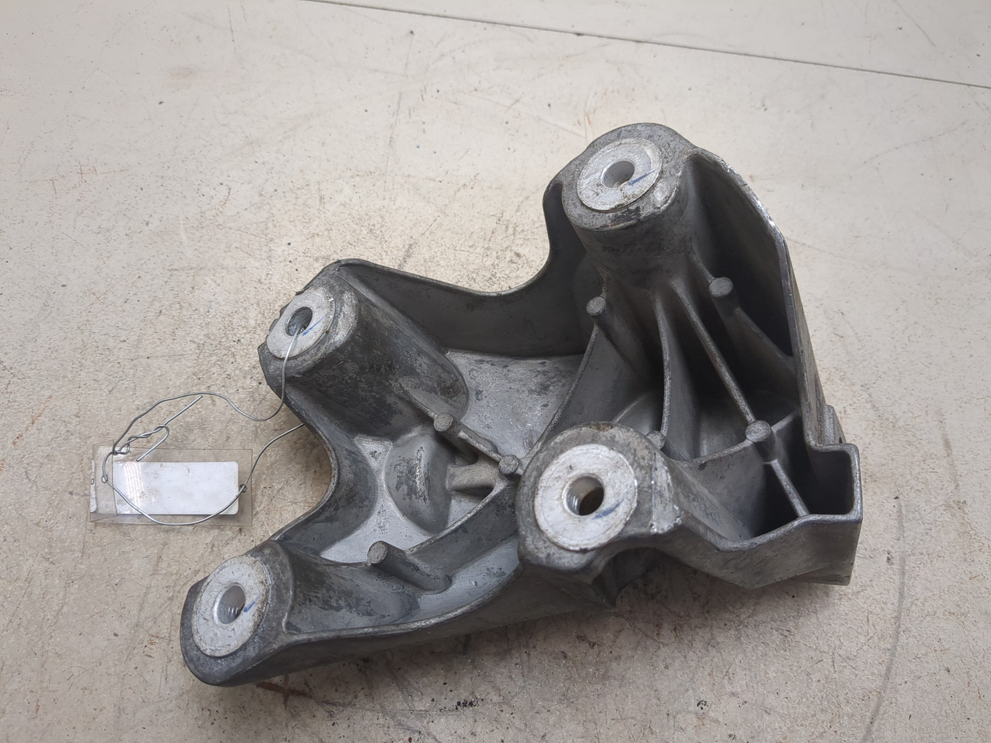 Кронштейн двигателя