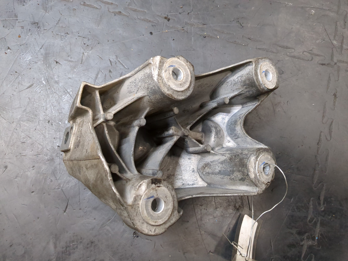 Кронштейн двигателя