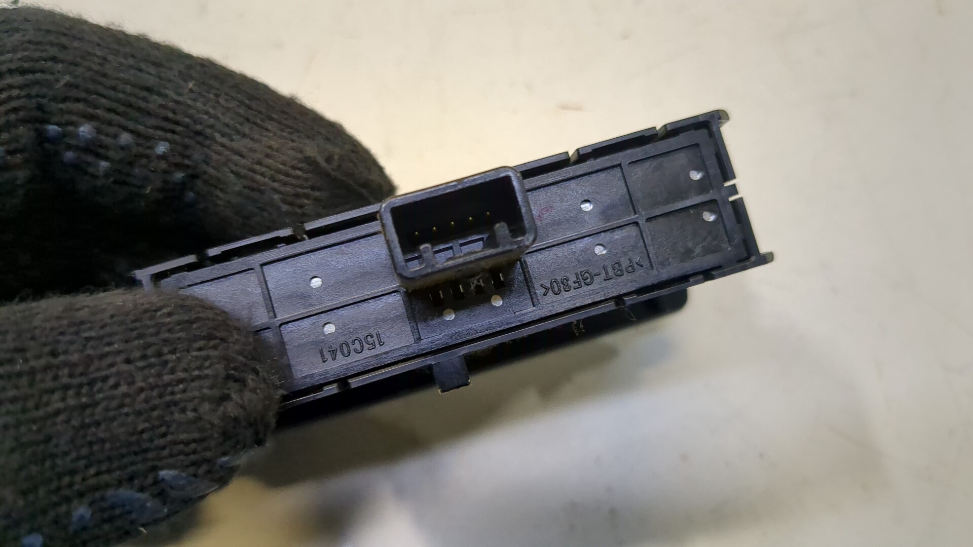 Кнопка открывания багажника