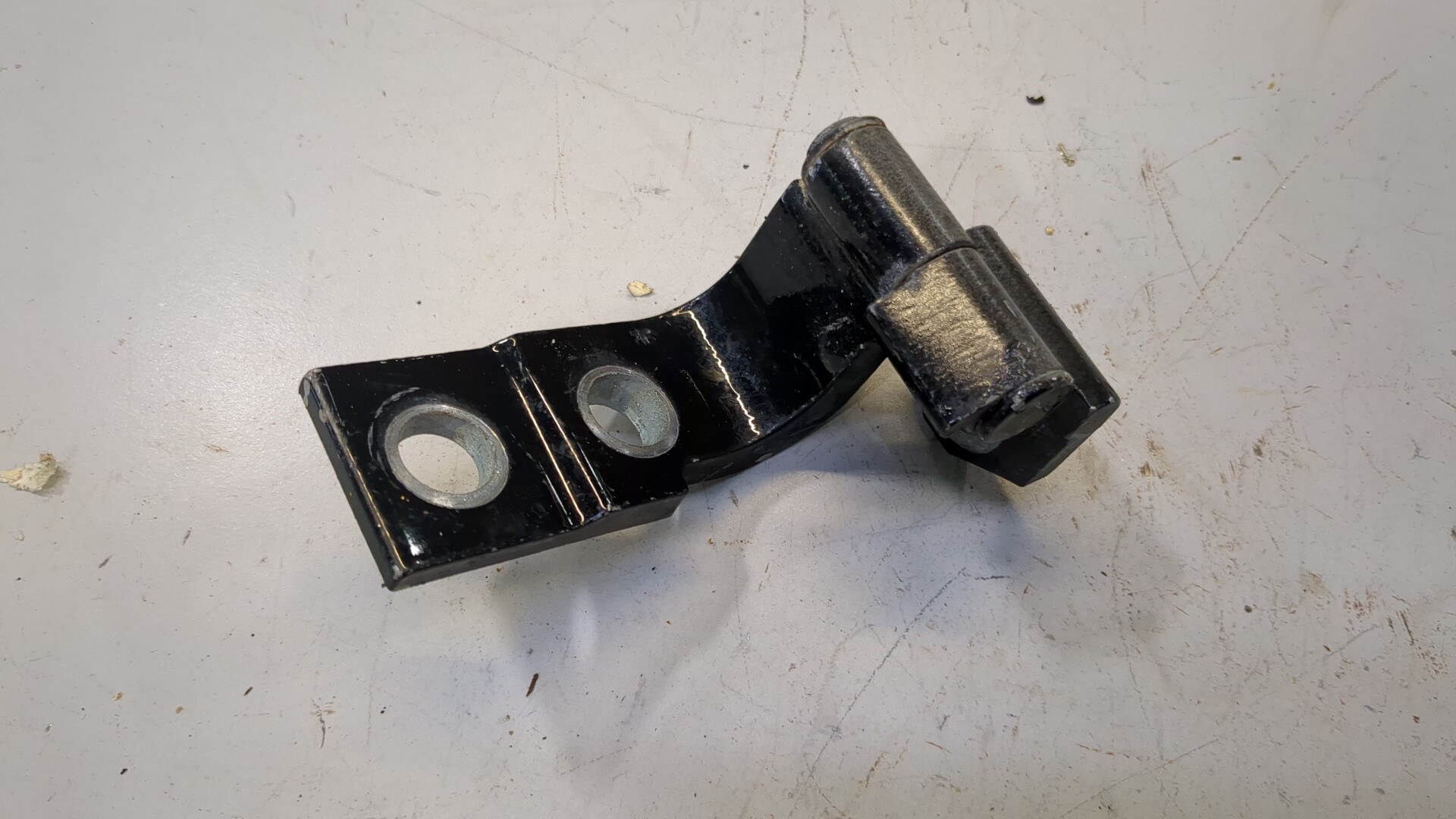 Петля двери