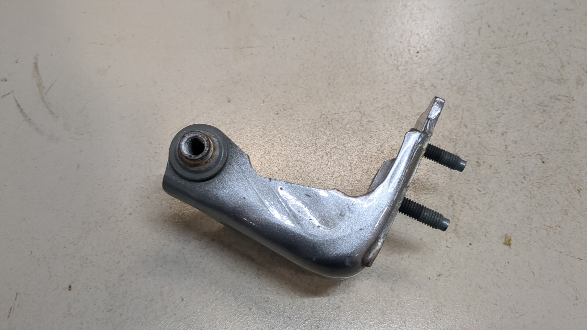 Петля двери