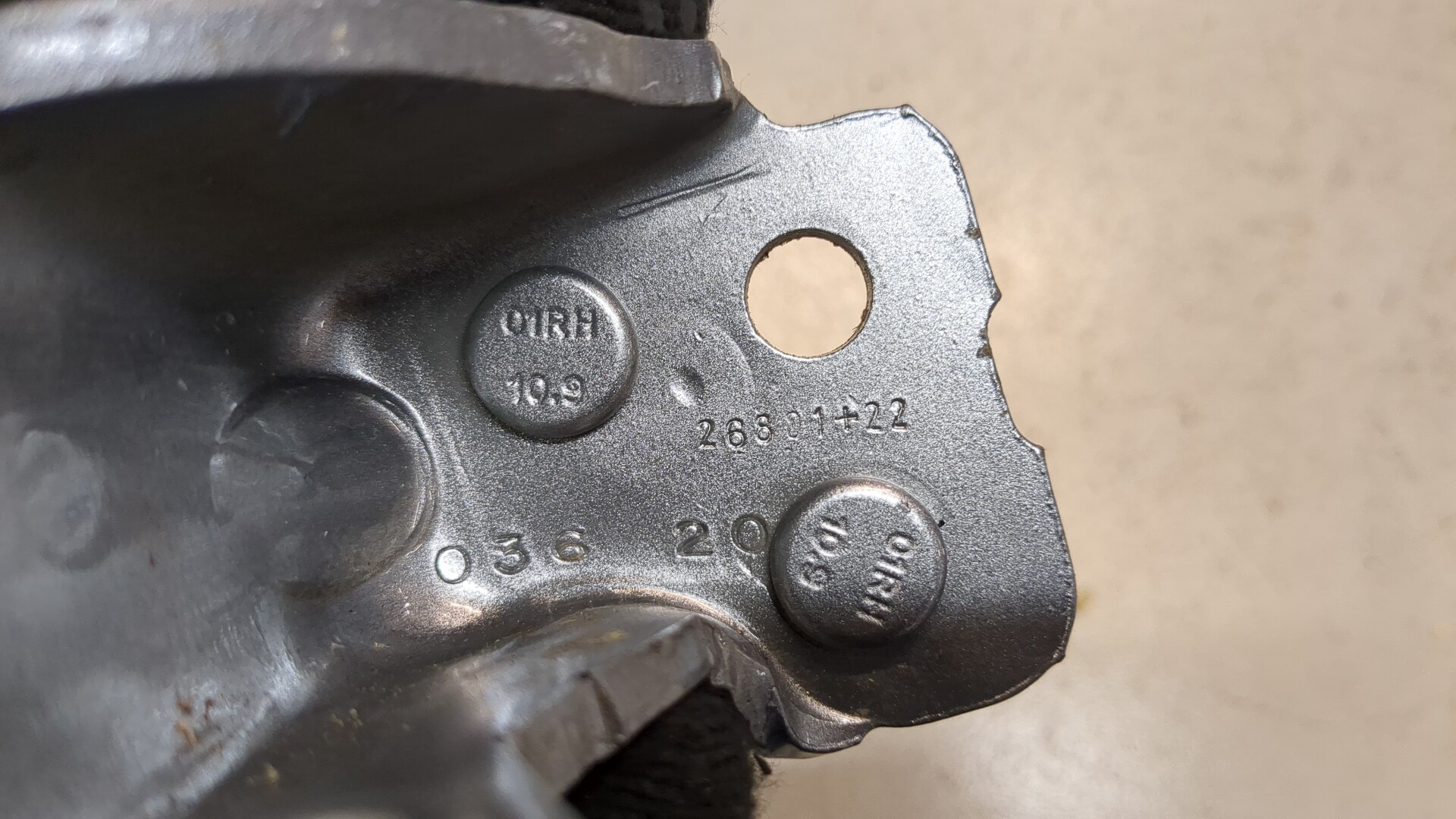 Петля двери