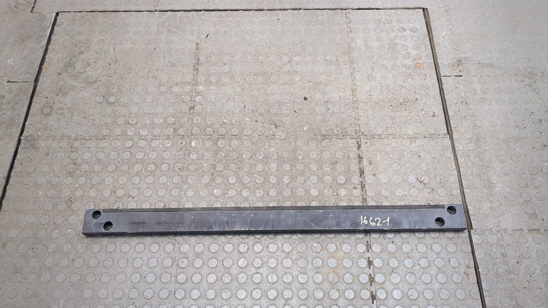 Усилитель переднего бампера