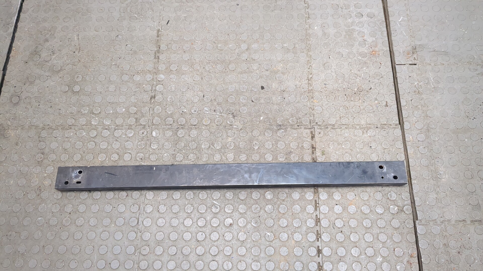 Усилитель переднего бампера