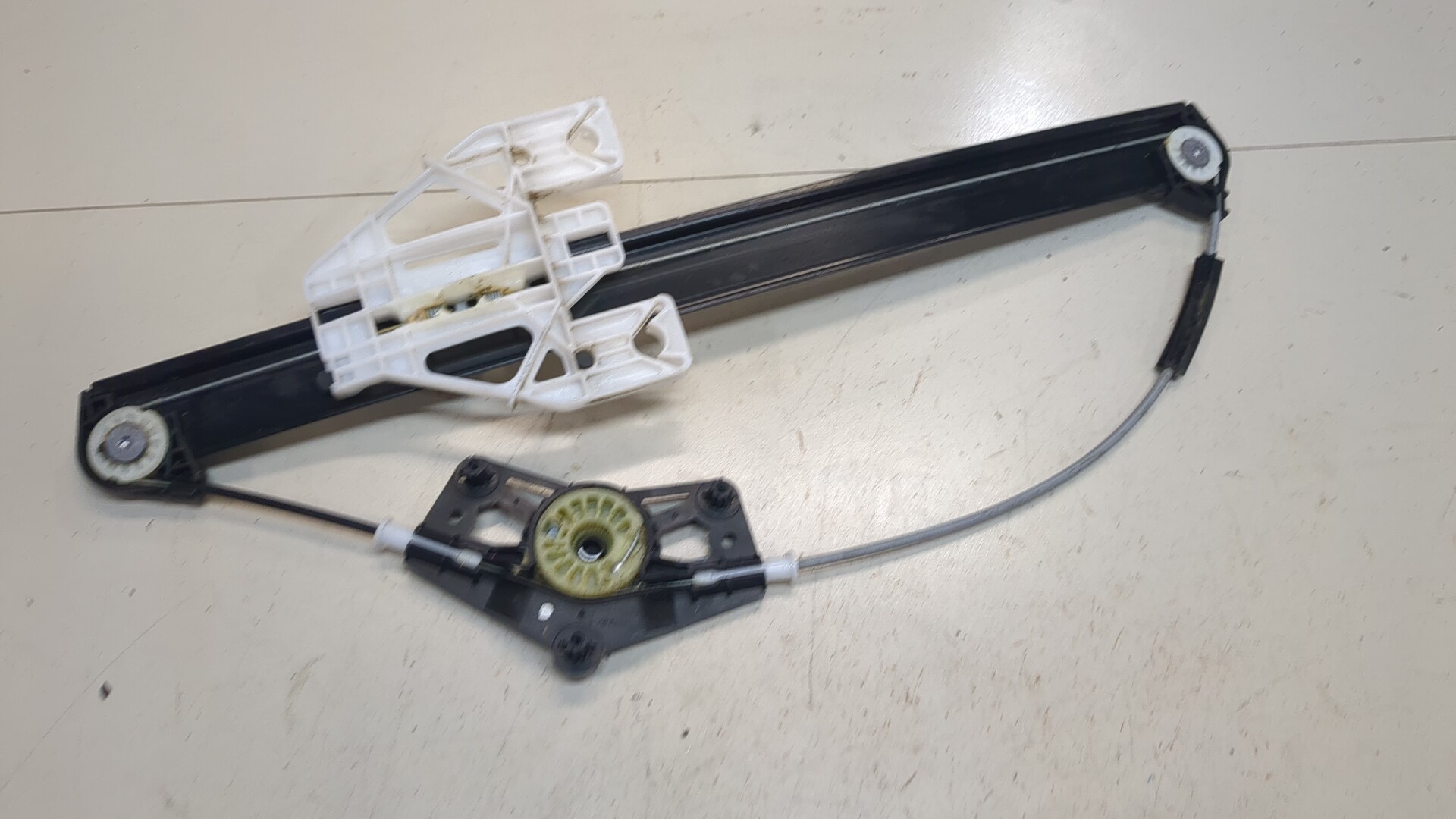 Стеклоподъемник электр. задний правый