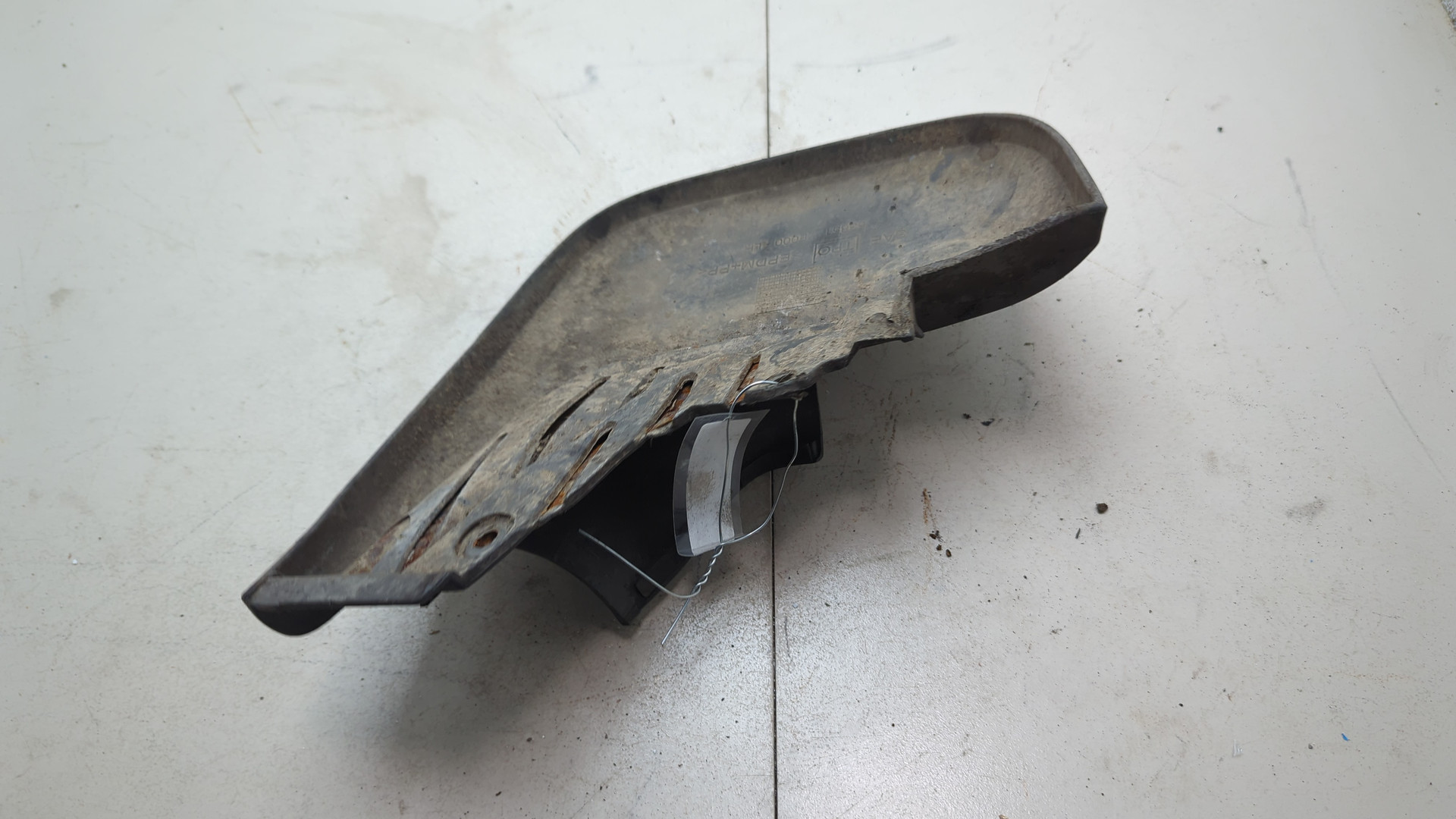 Брызговик передний левый