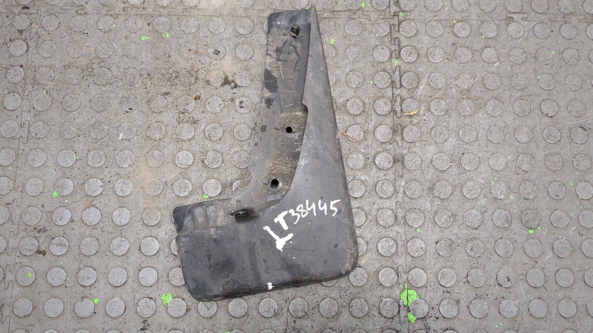 Брызговик задний правый