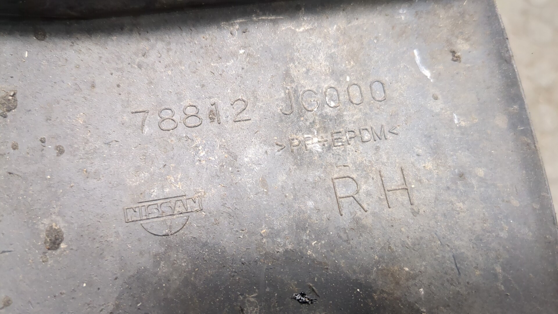 Брызговик задний правый