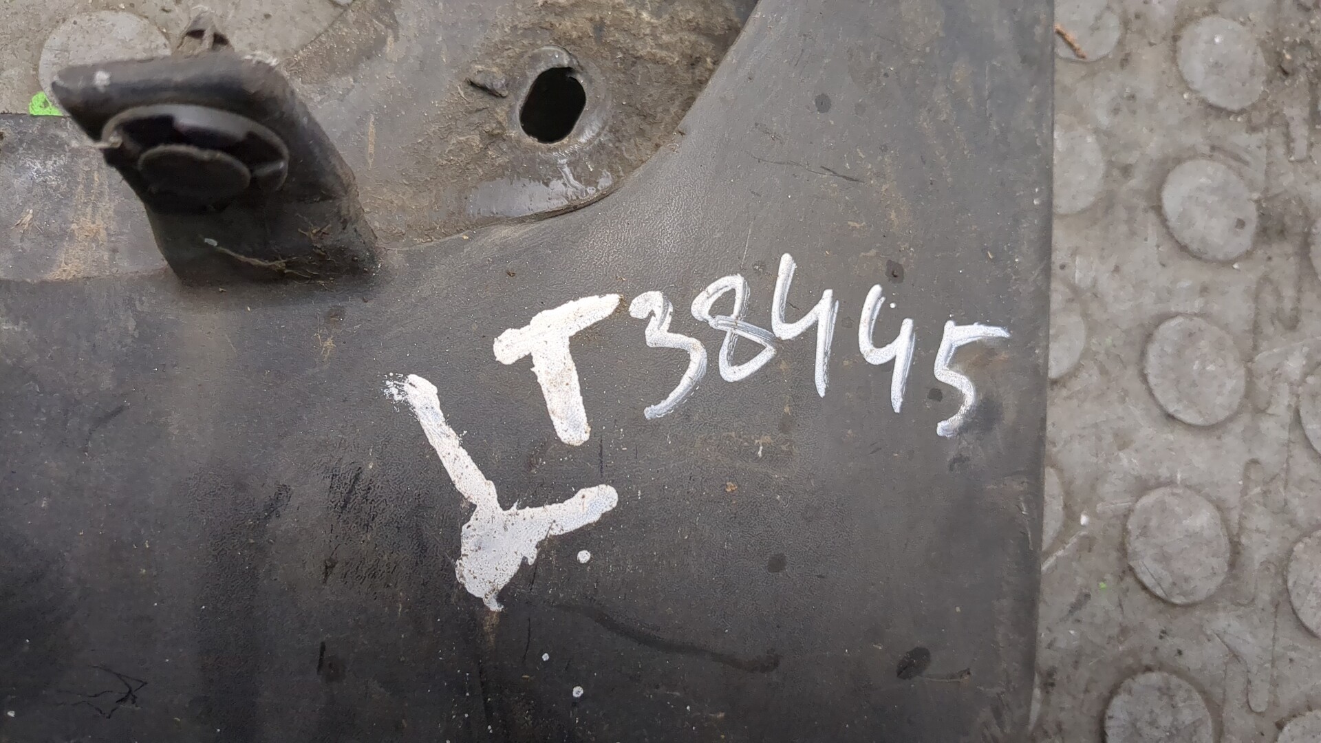 Брызговик задний правый