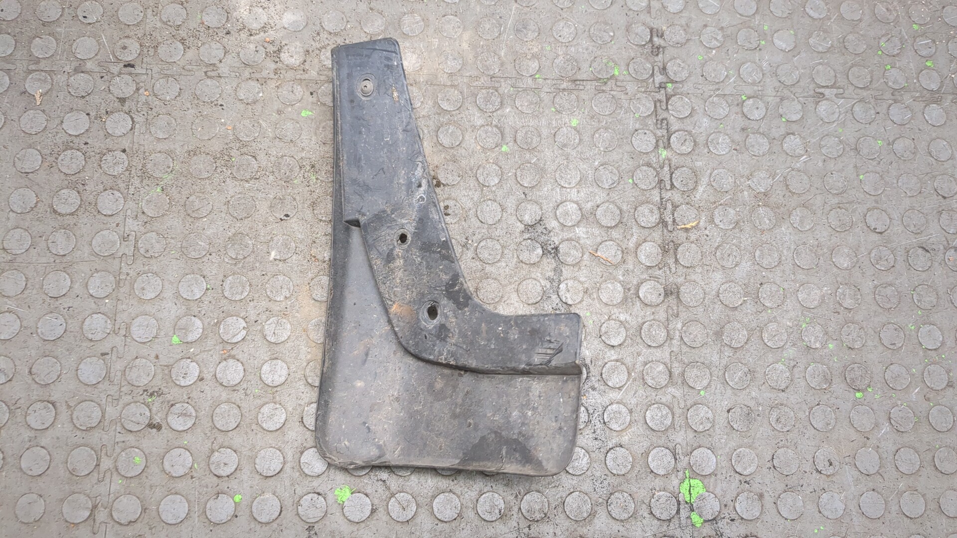 Брызговик задний правый