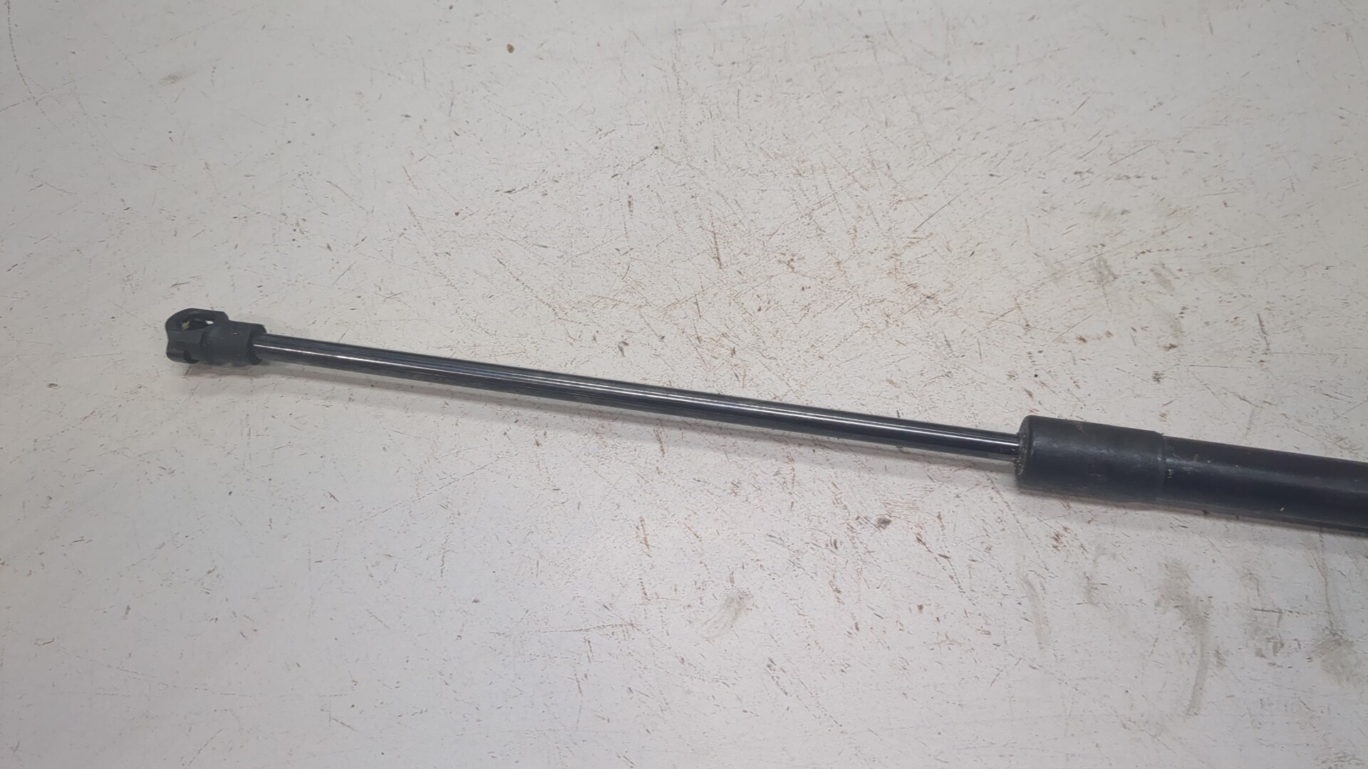 Амортизатор крышки багажника