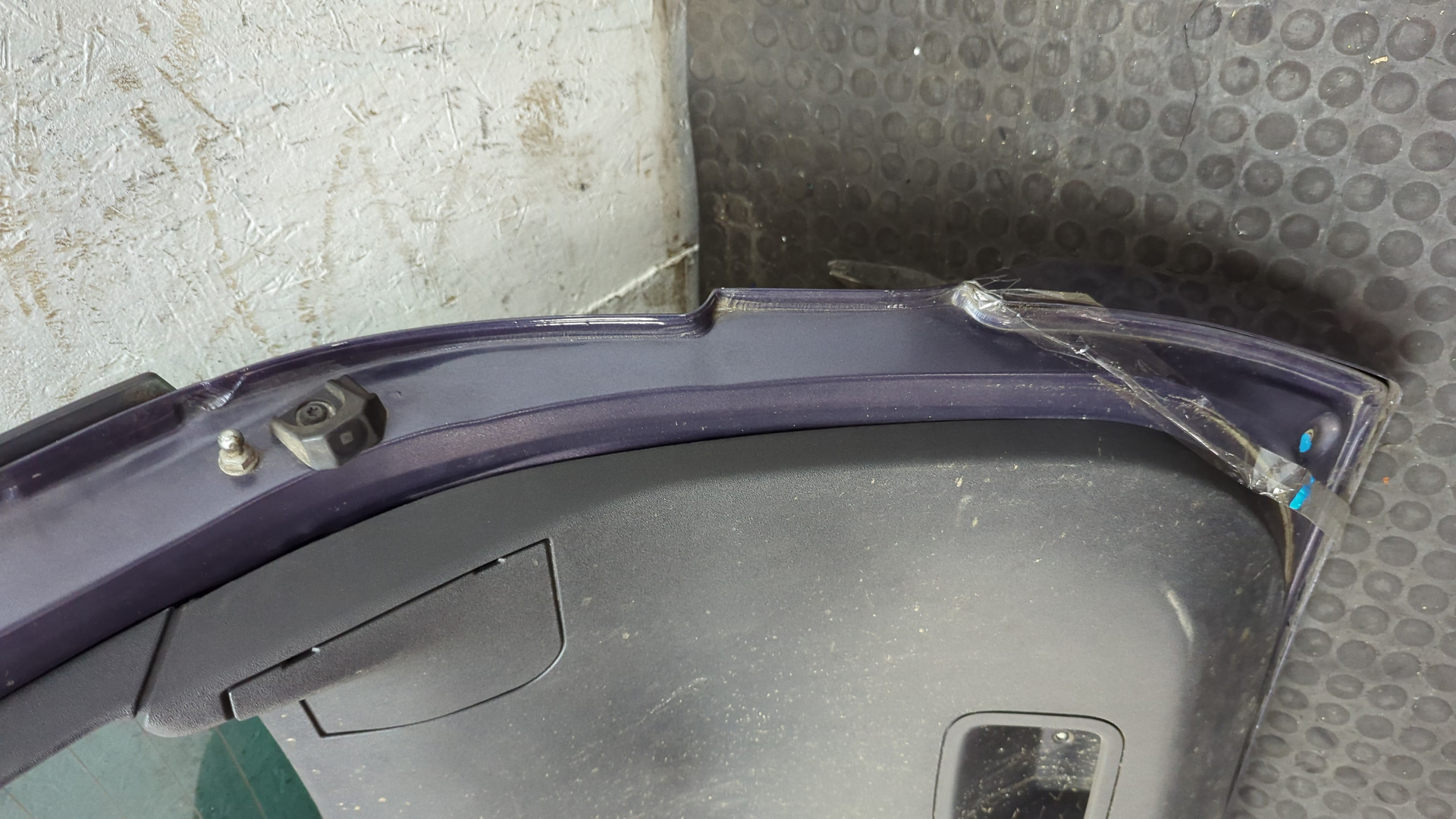 Дверь багажника