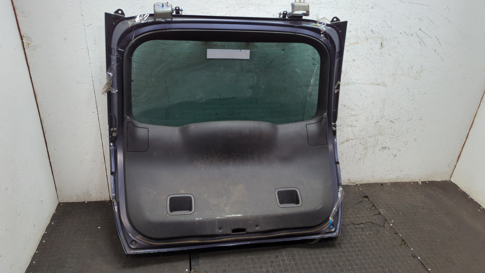 Дверь багажника