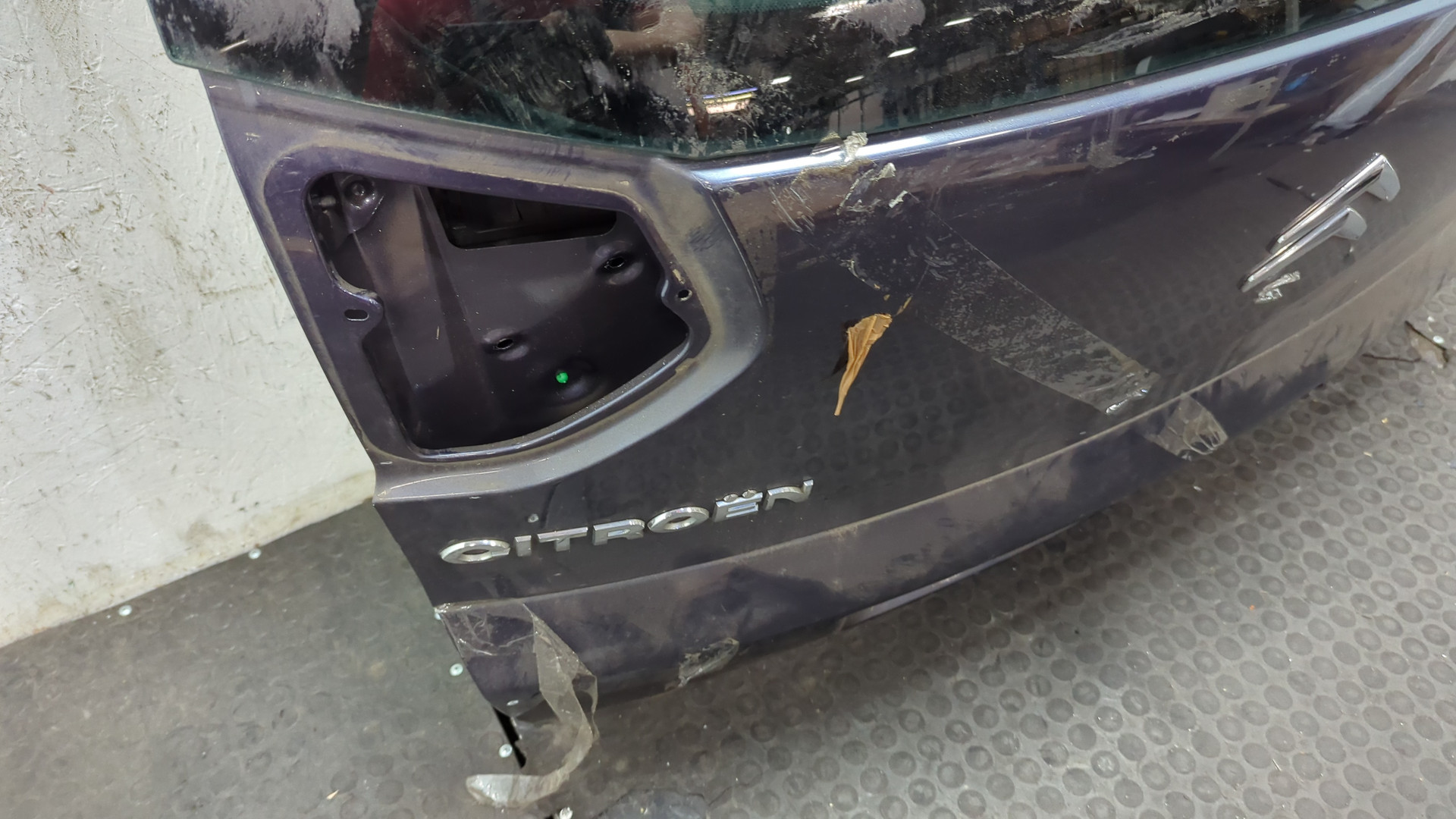 Дверь багажника