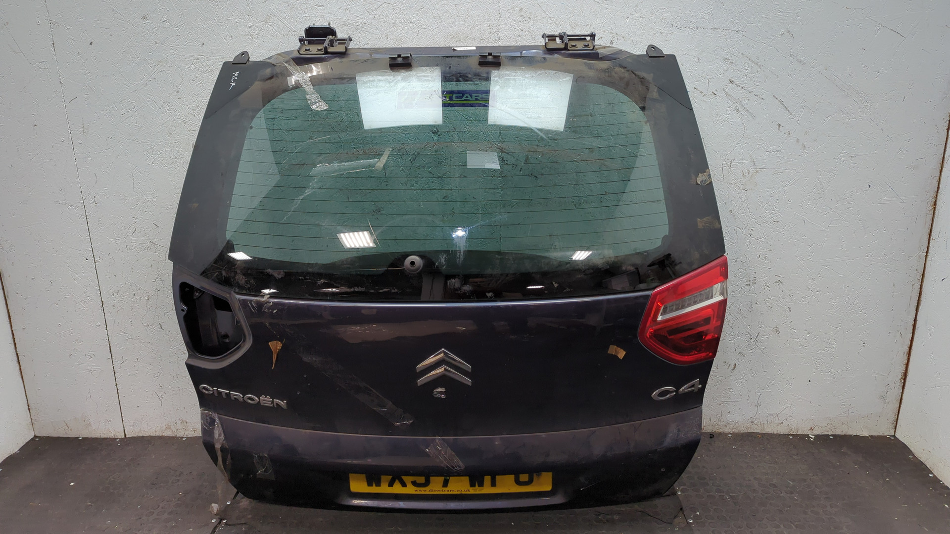 Дверь багажника