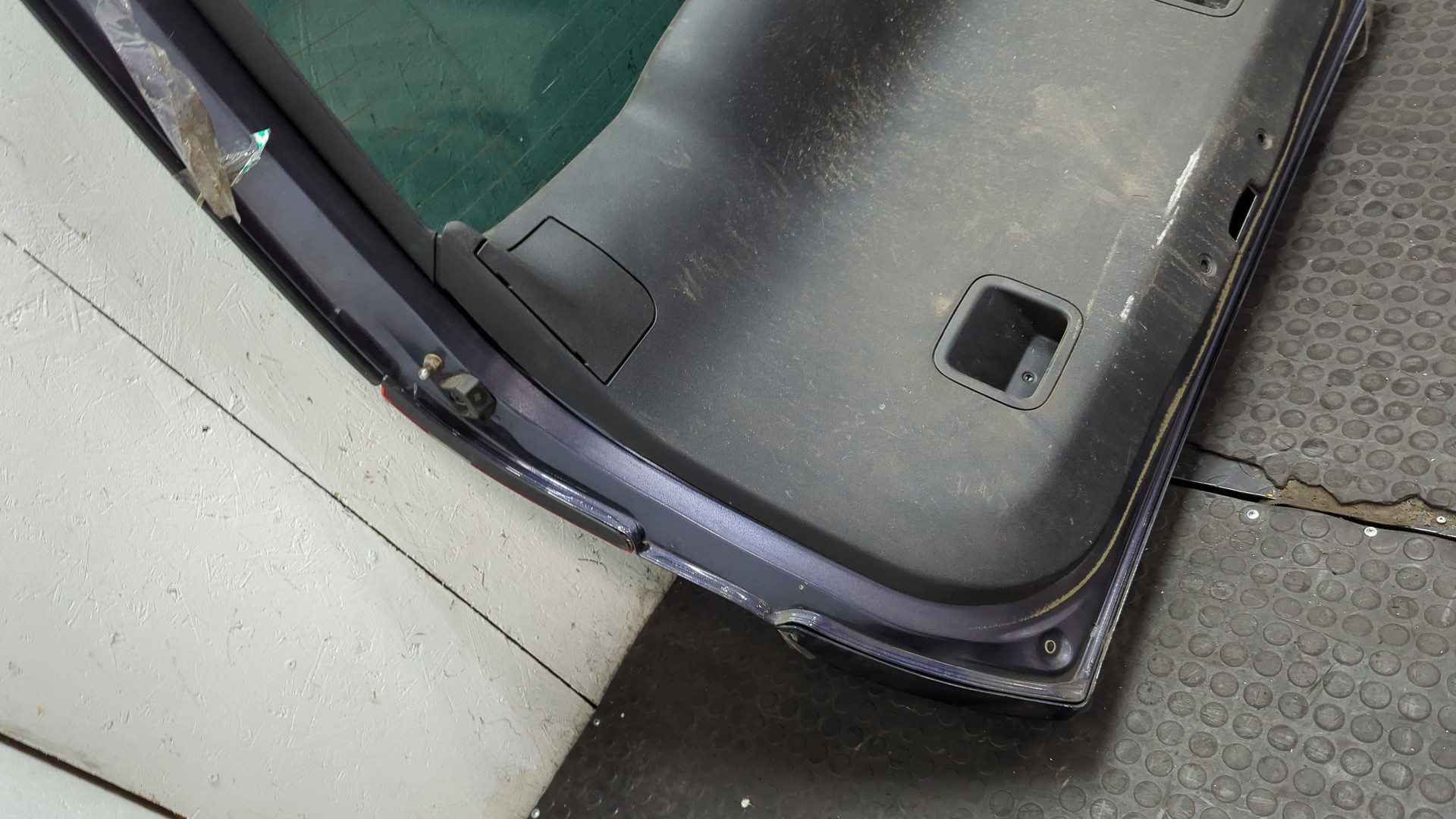 Дверь багажника