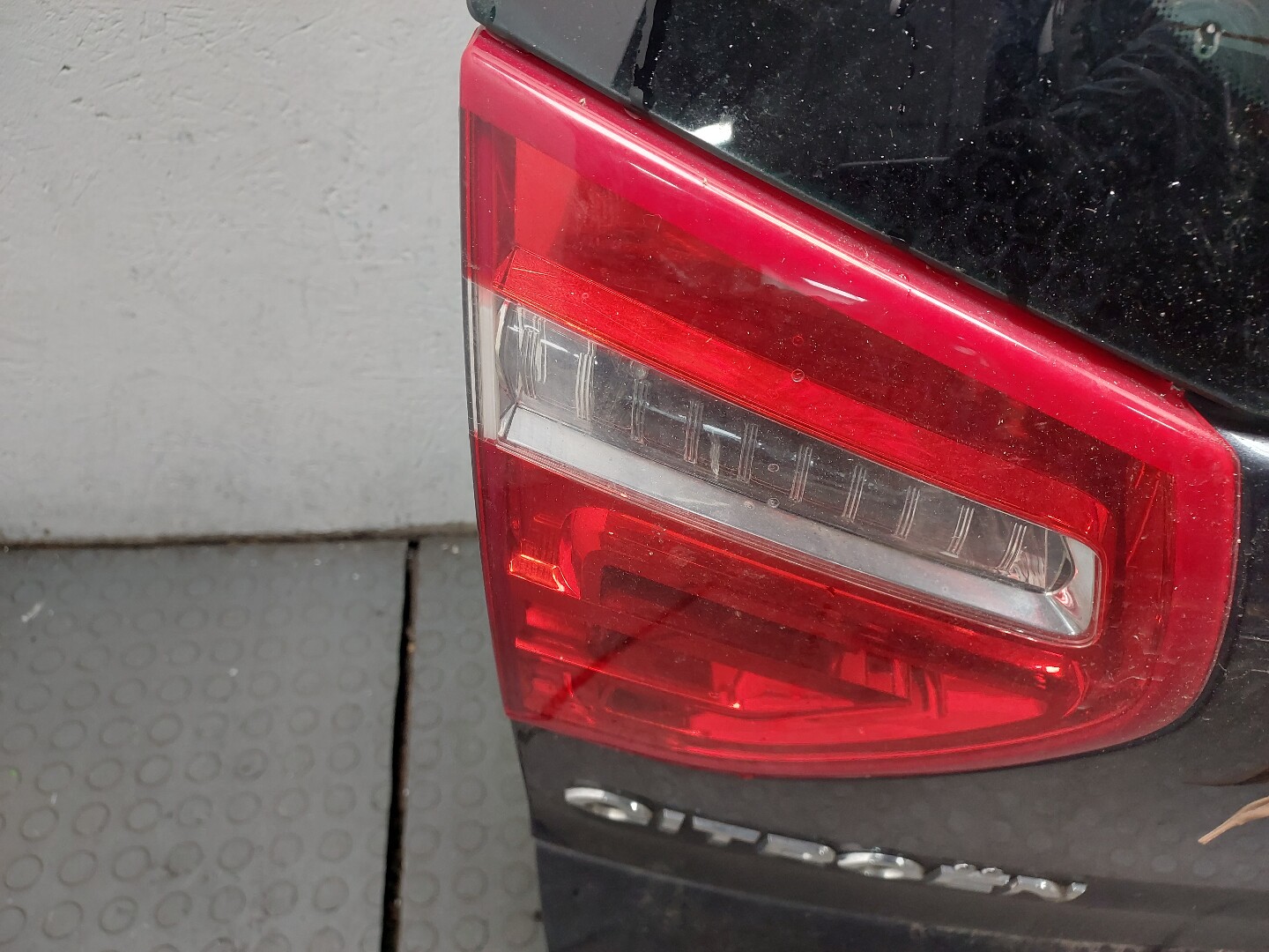 Дверь багажника