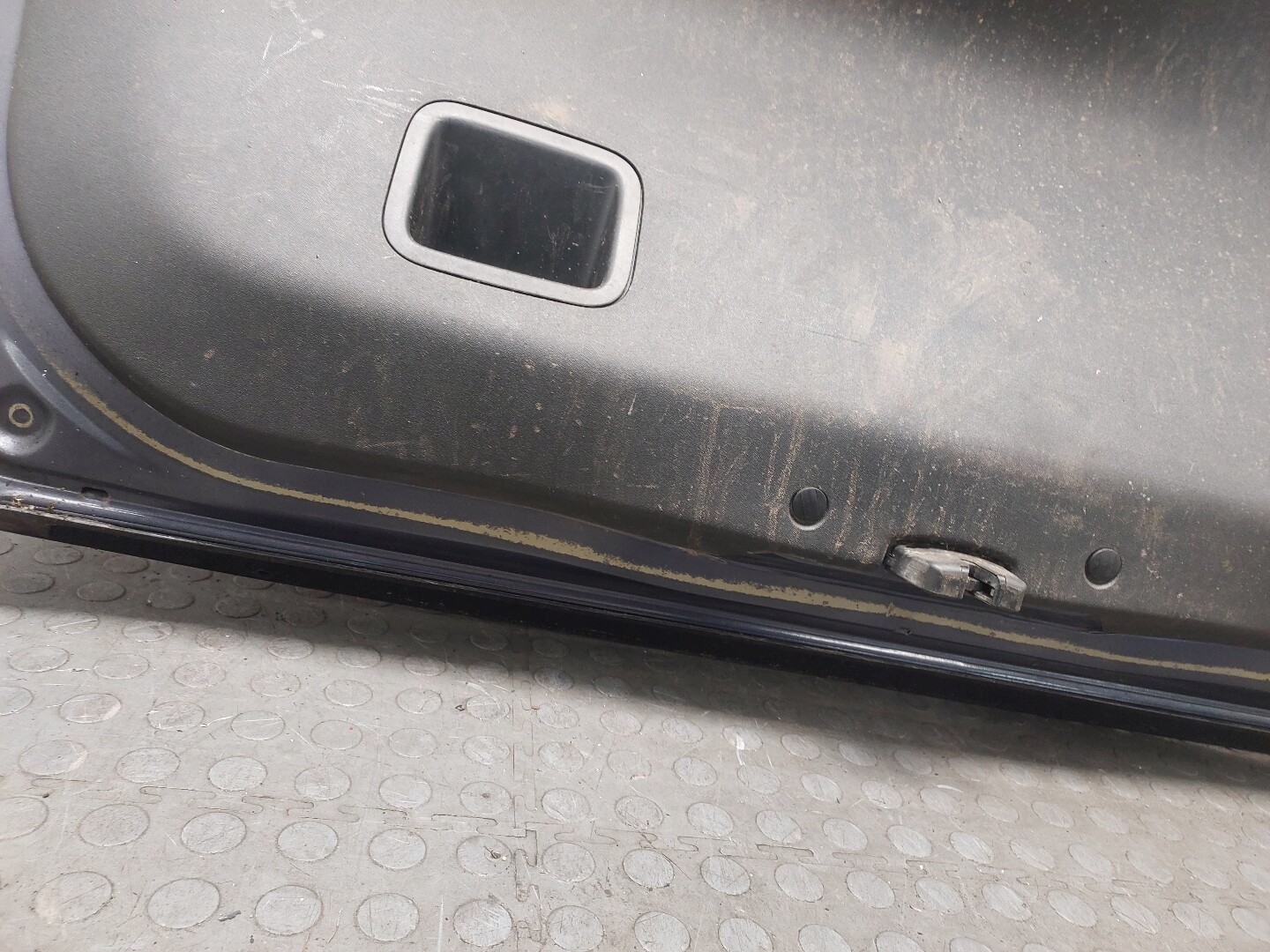 Дверь багажника