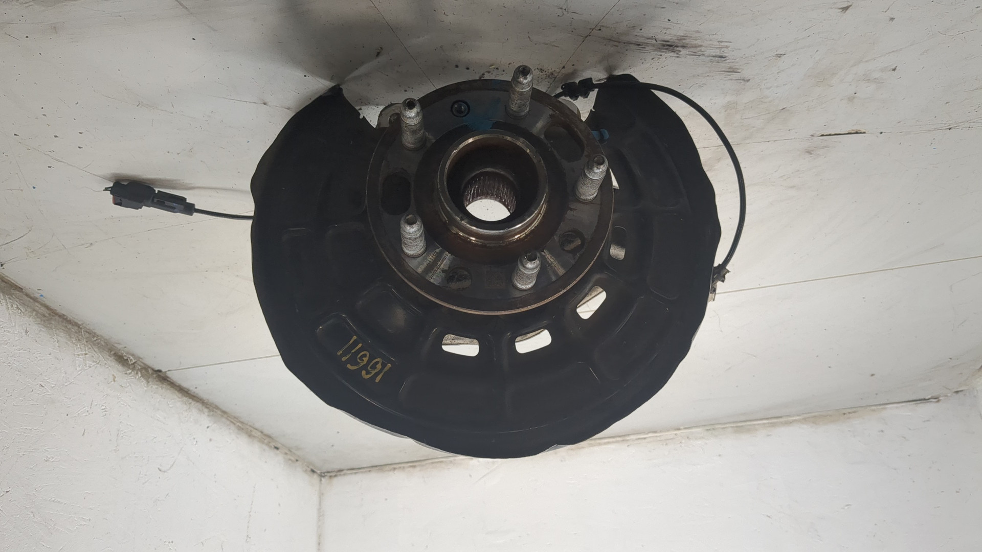 Кулак поворотный задний левый