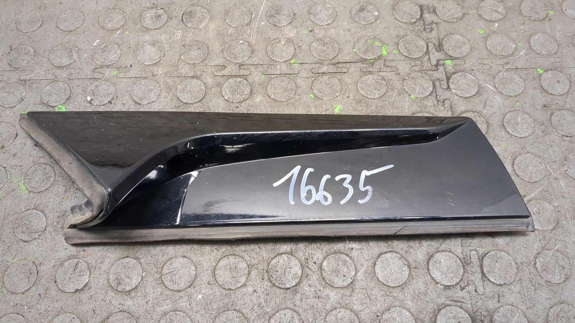 Накладка крышки багажника