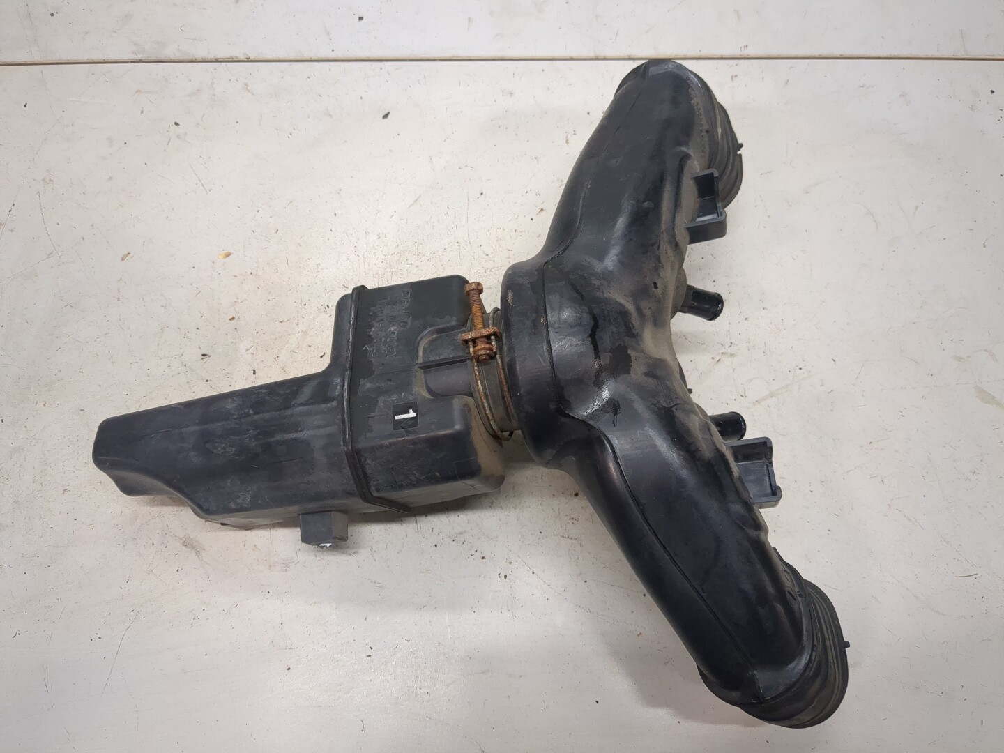 Патрубок воздушного фильтра