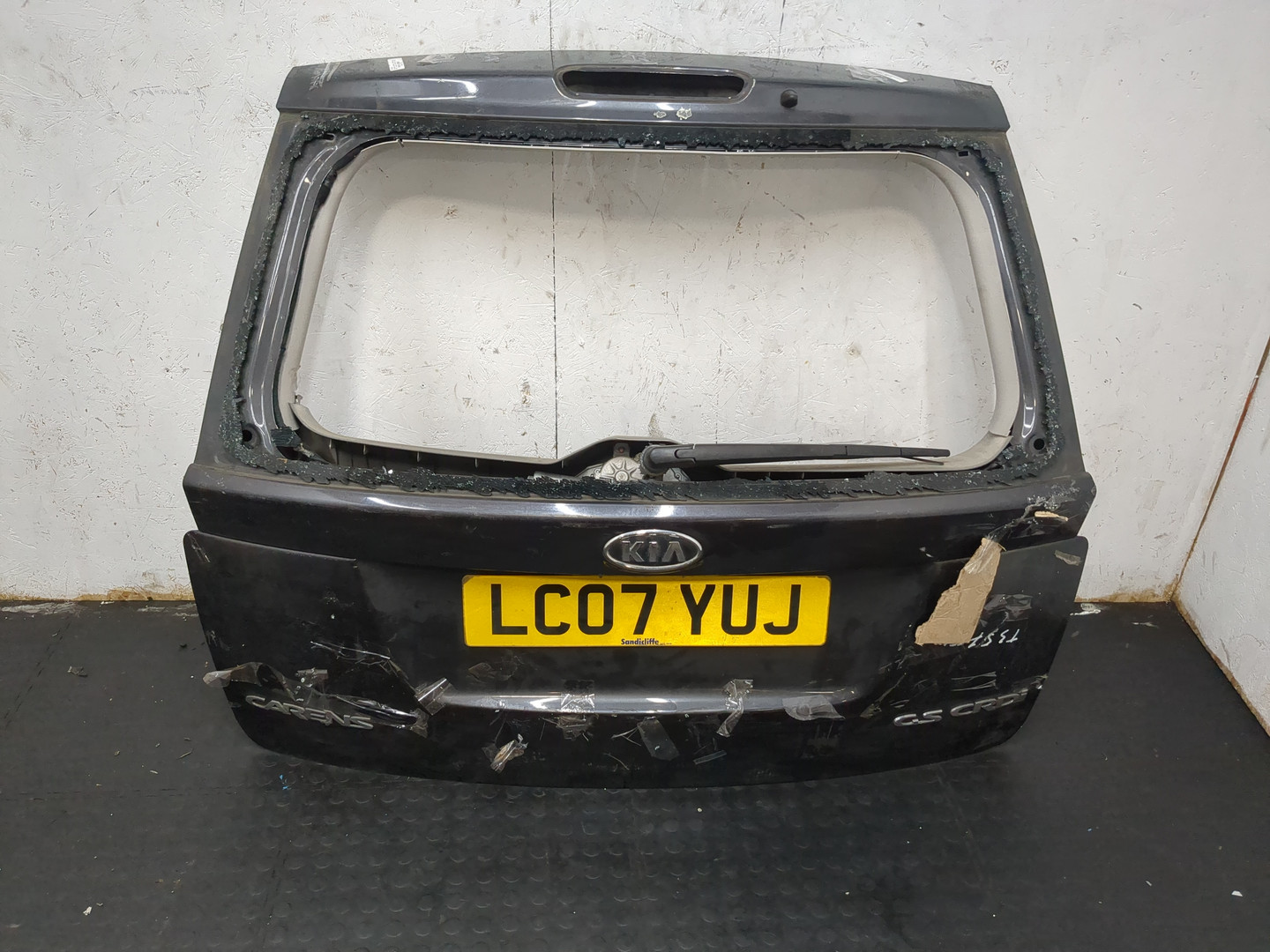 Дверь багажника