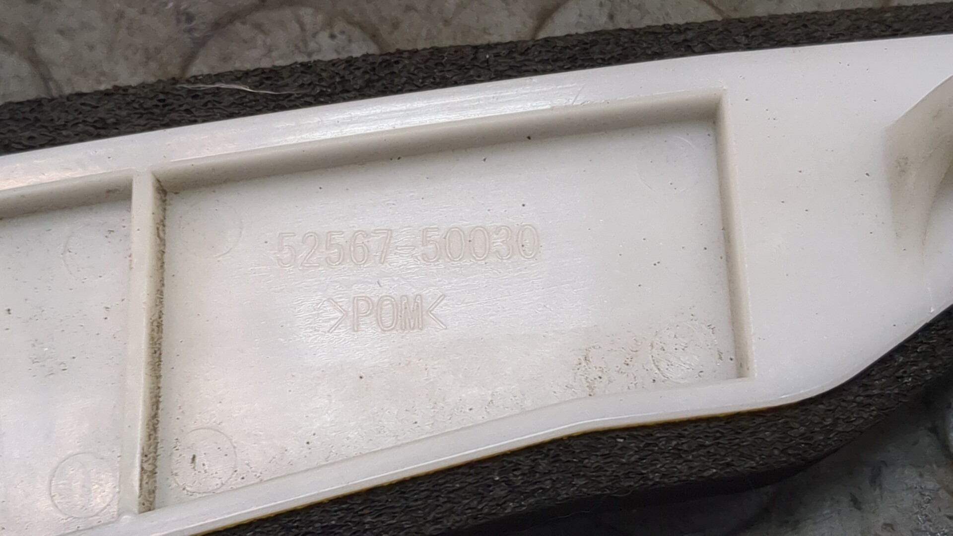 Кронштейн заднего бампера правый