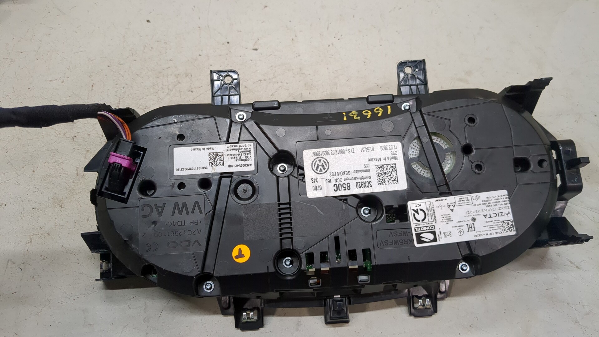 Панель приборов