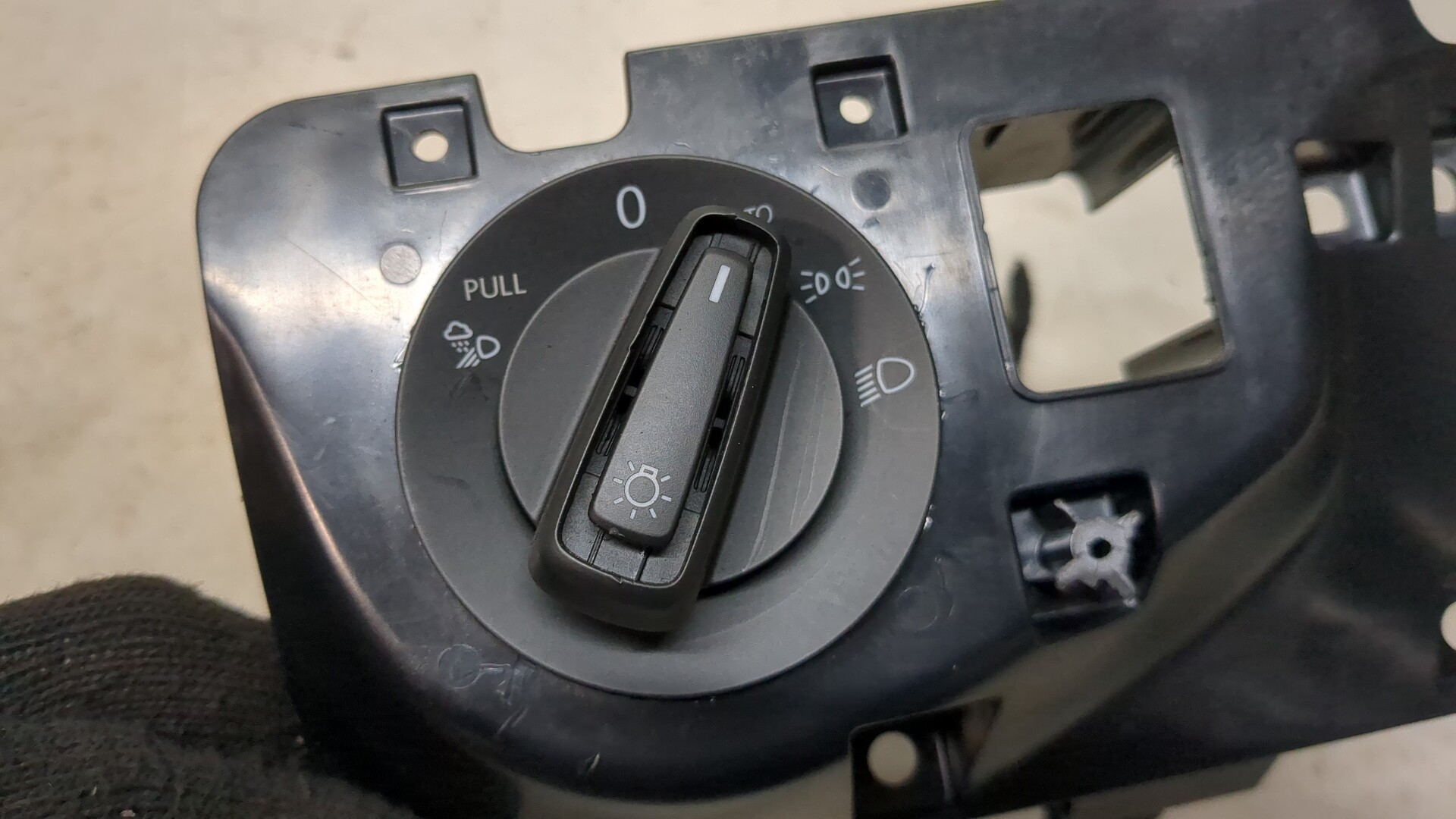 Переключатель света фар